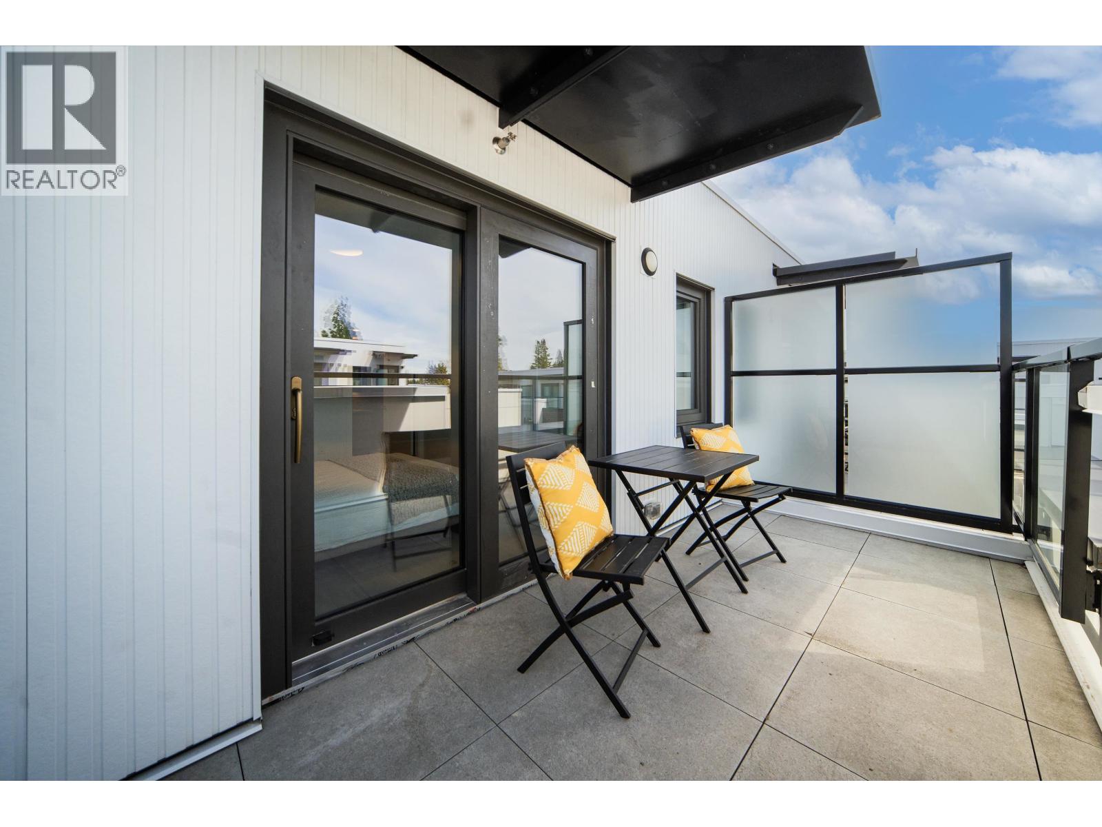 6352 Oak Street Property Photo 8