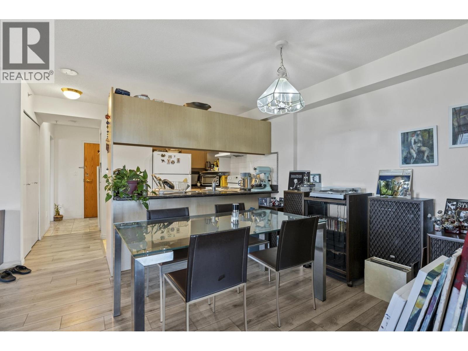 910 6611 Cooney Road Property Photo 1