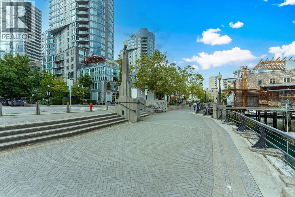 1506 1238 Melville Street Property Photo 3