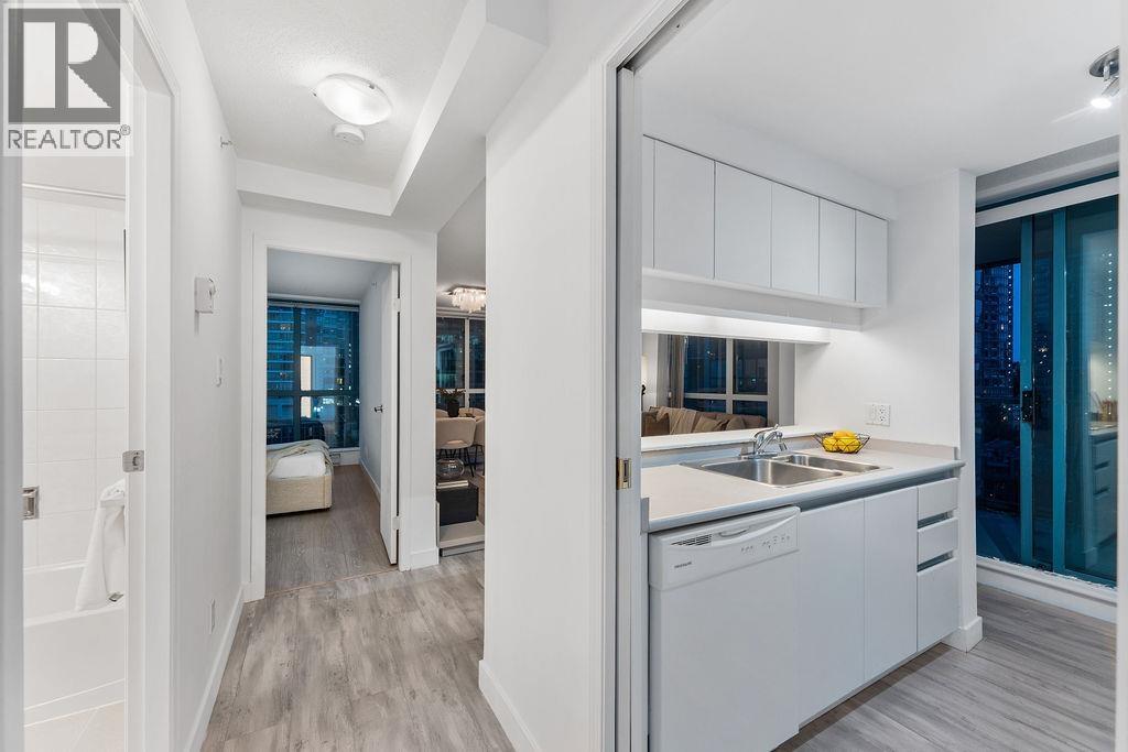 1506 1238 Melville Street Property Photo 17
