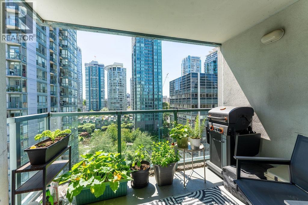 1506 1238 Melville Street Property Photo 20