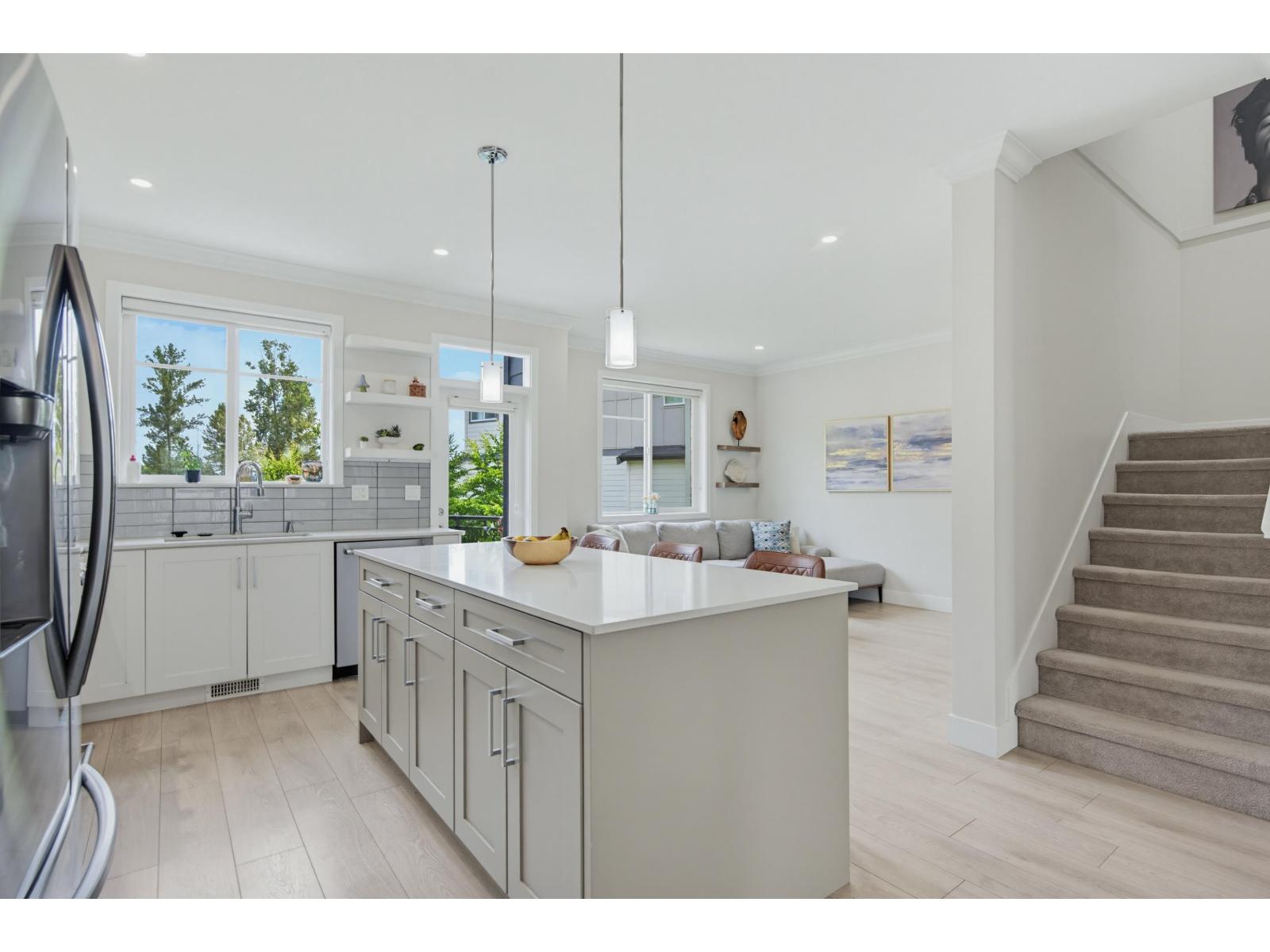 75 15665 Mountain View Drive Property Photo 8