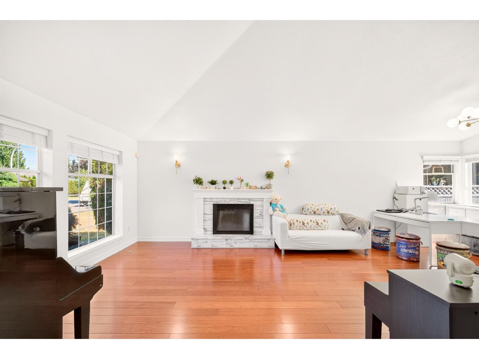 8960 157 Street Property Photo 3