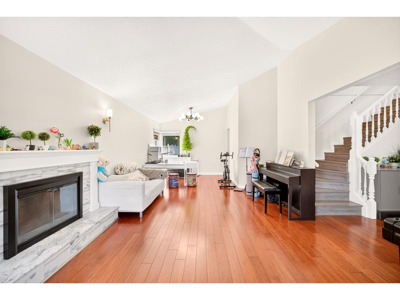 8960 157 Street Property Photo 4