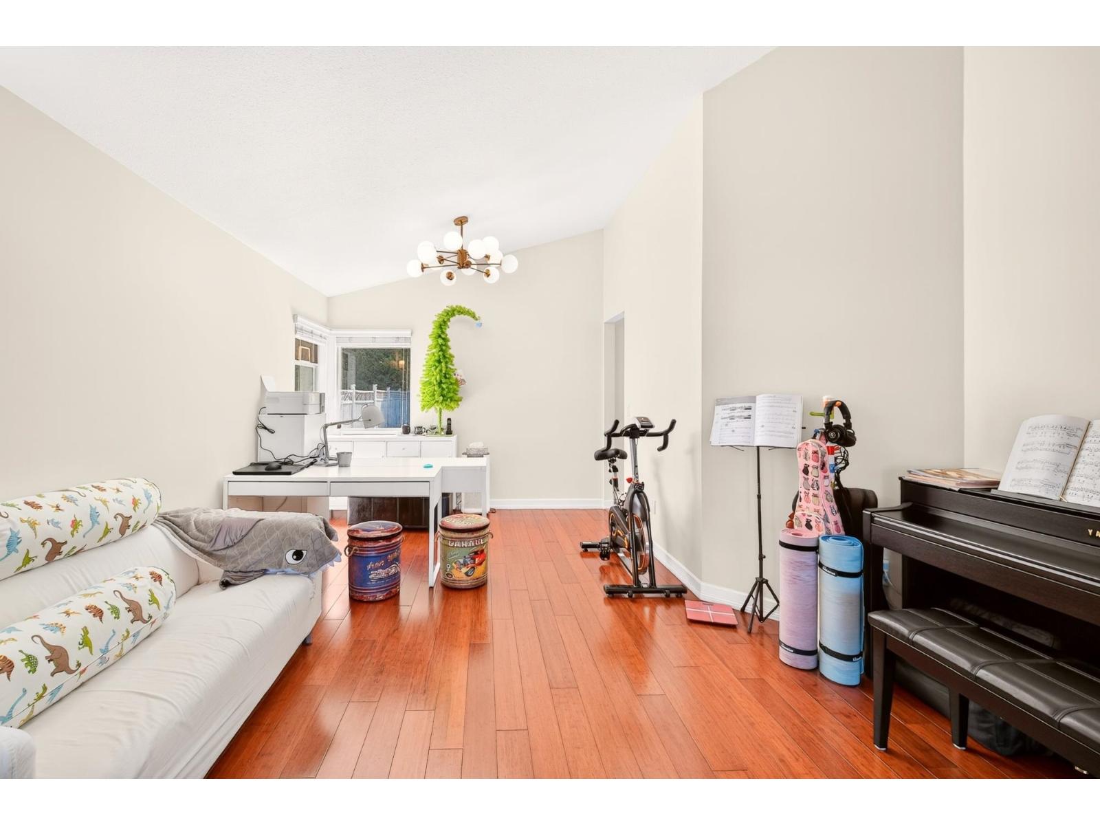 8960 157 Street Property Photo 6