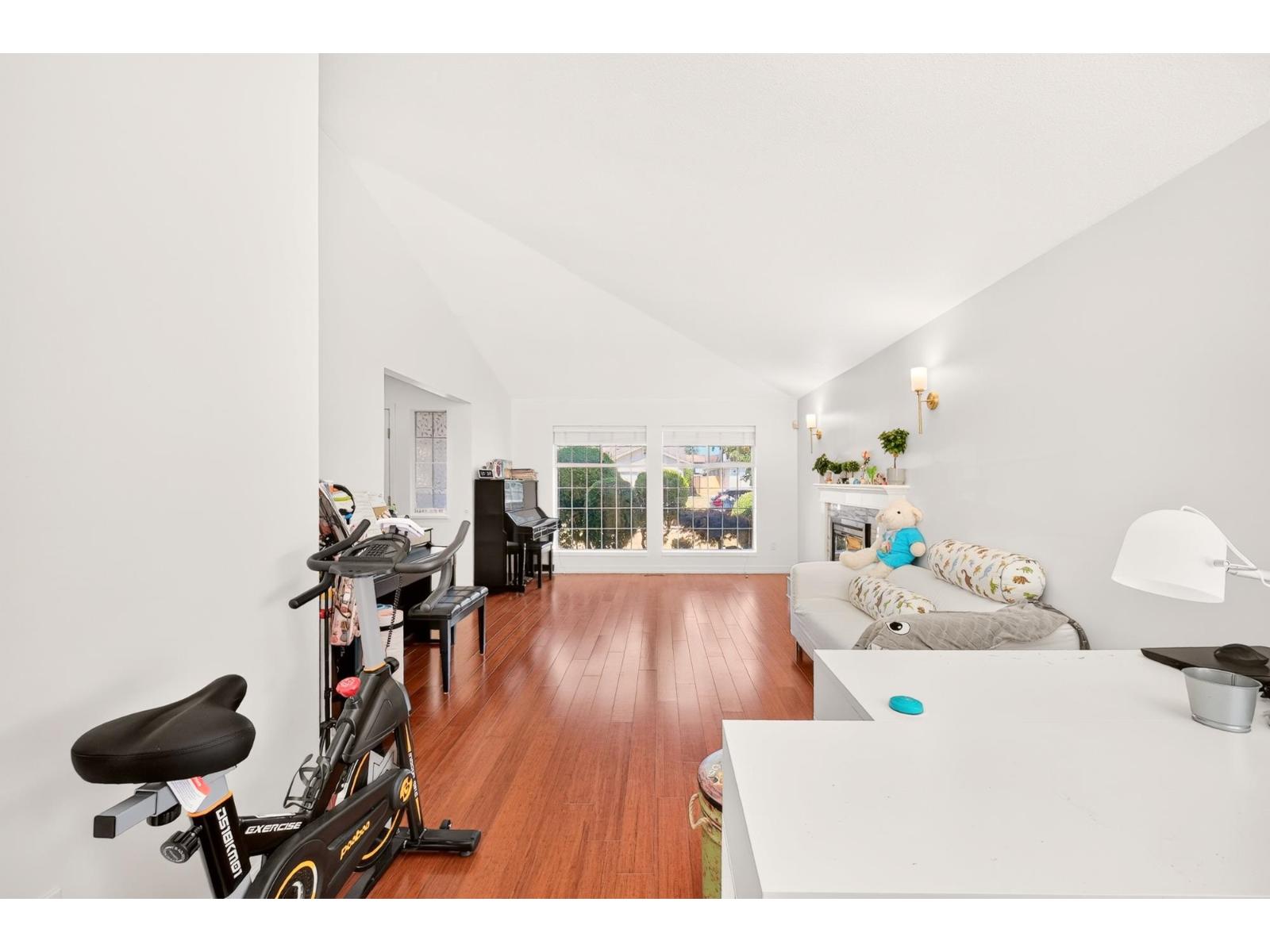 8960 157 Street Property Photo 9