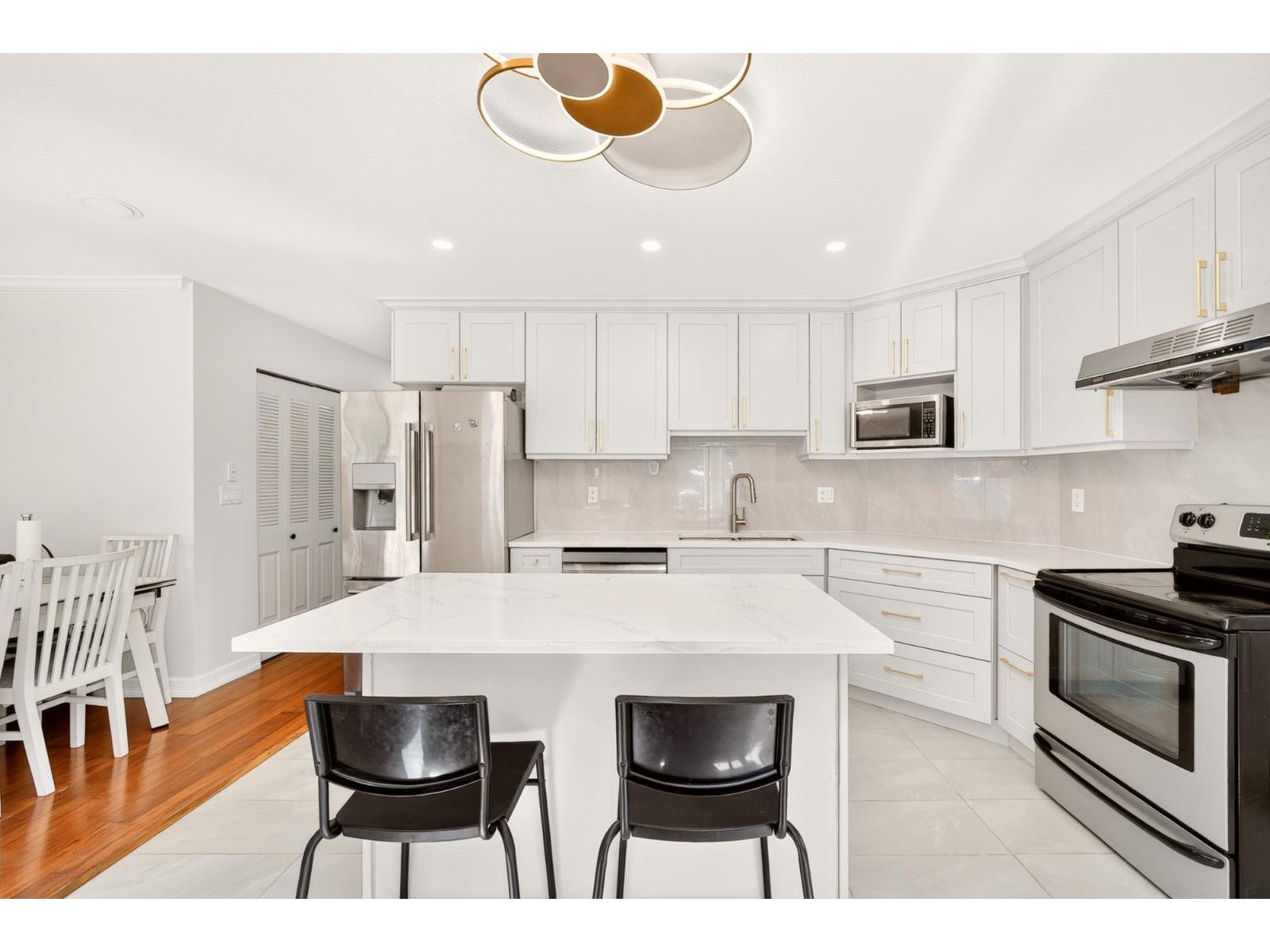 8960 157 Street Property Photo 11