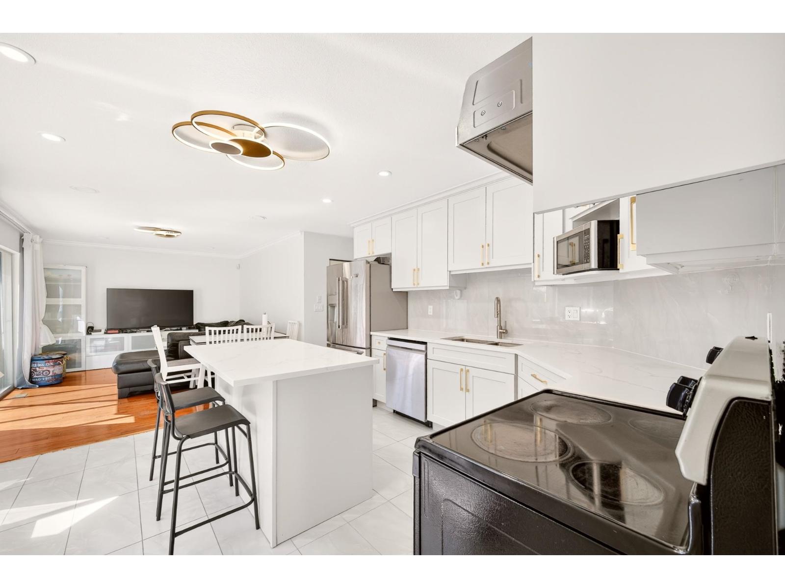 8960 157 Street Property Photo 12