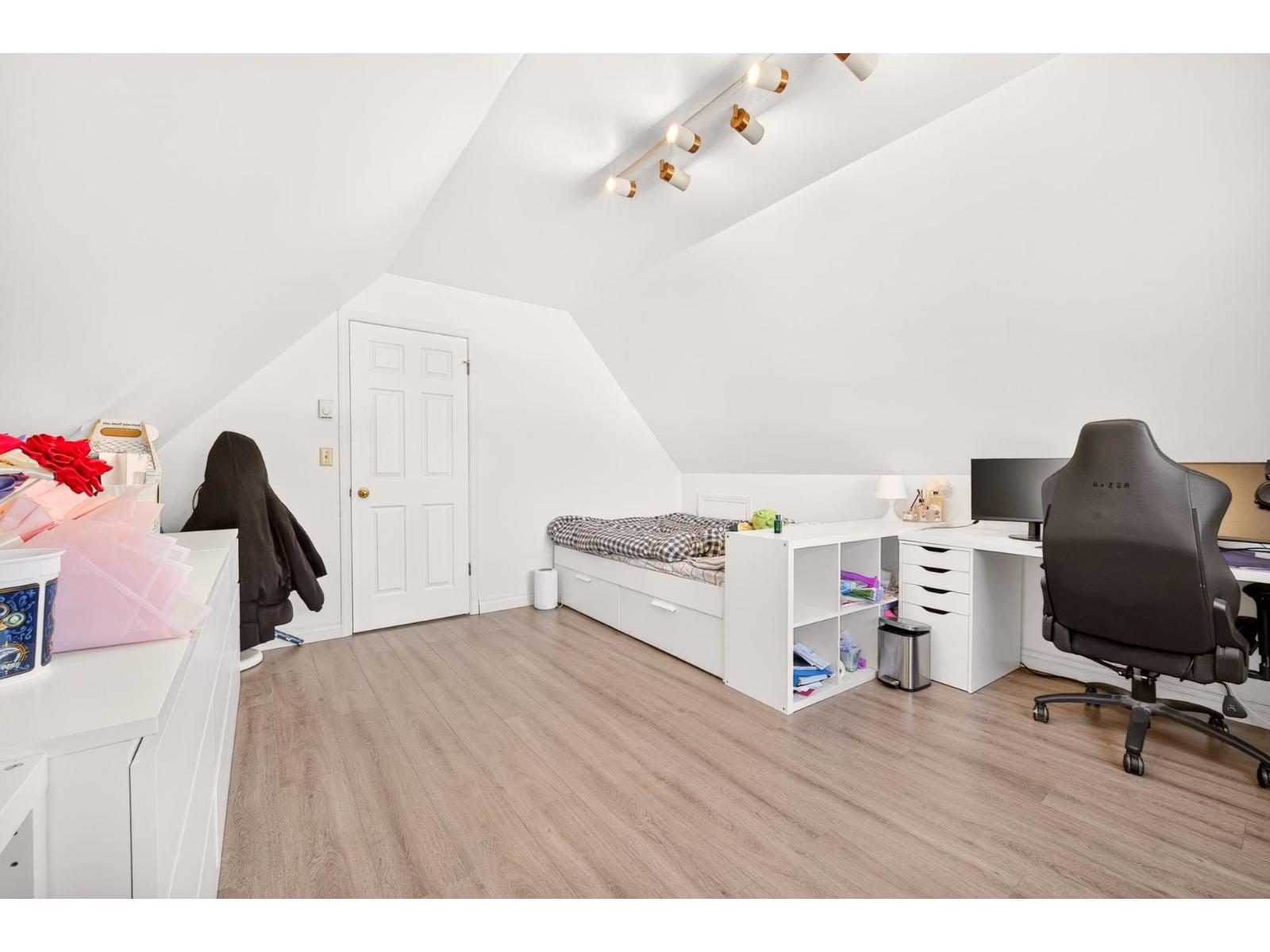 8960 157 Street Property Photo 23