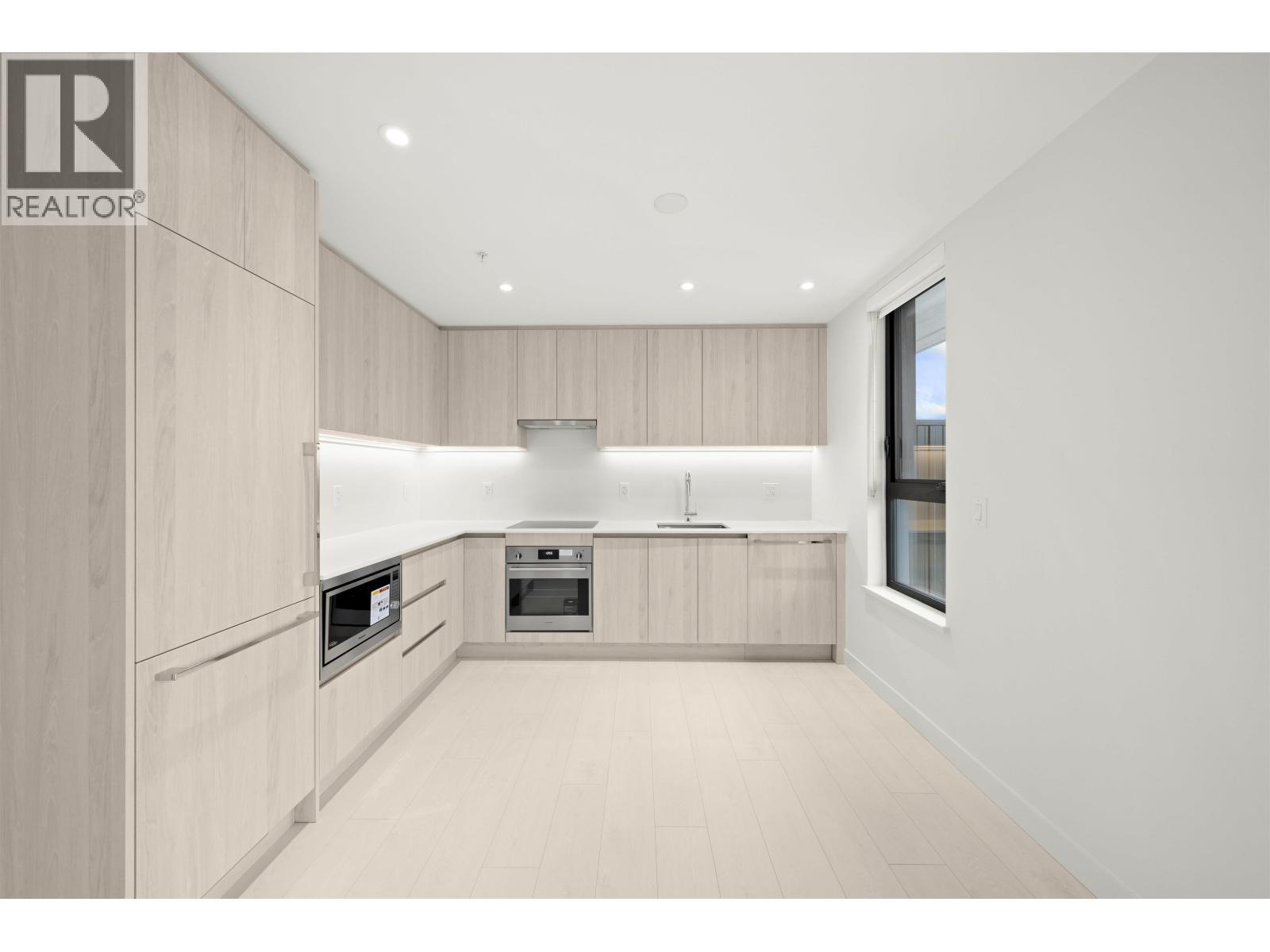 605 4928 Quebec Street Property Photo 5