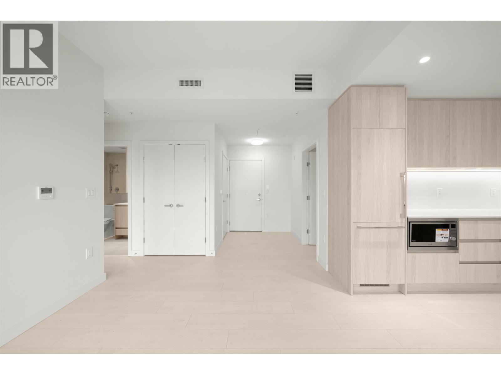 605 4928 Quebec Street Property Photo 6