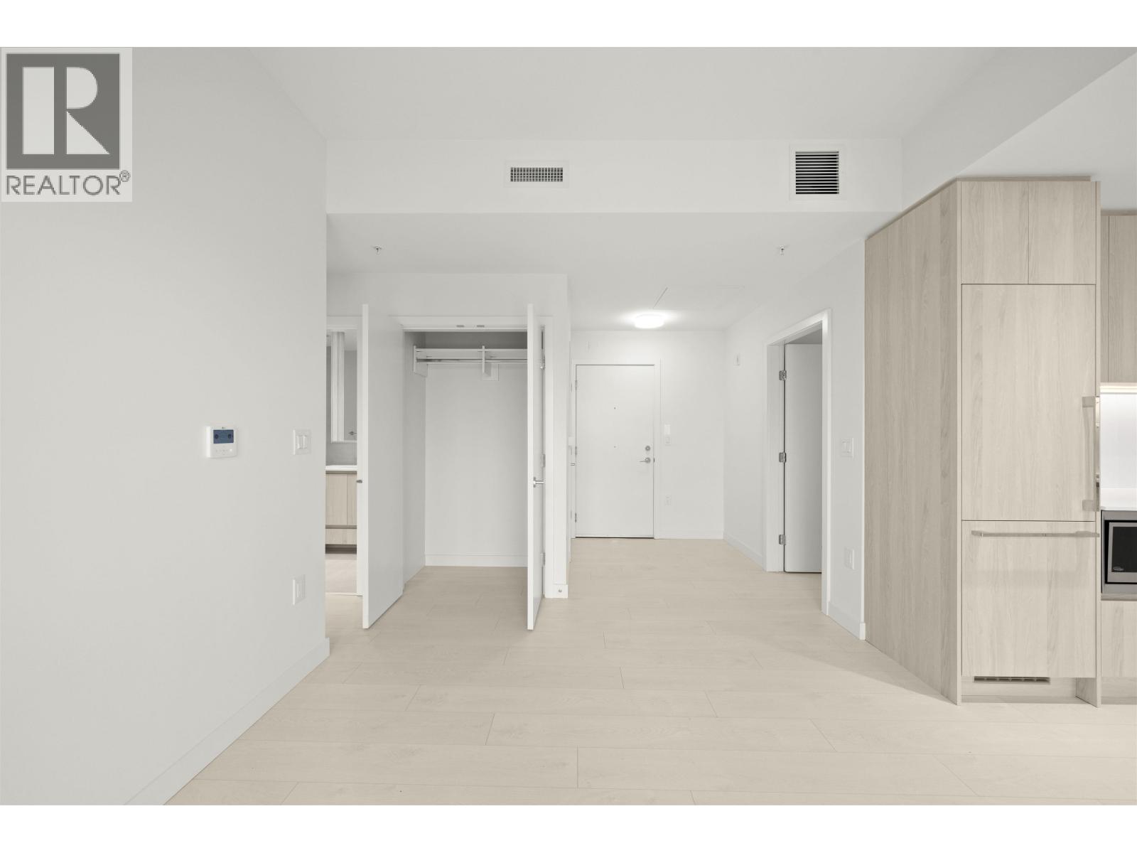 605 4928 Quebec Street Property Photo 10