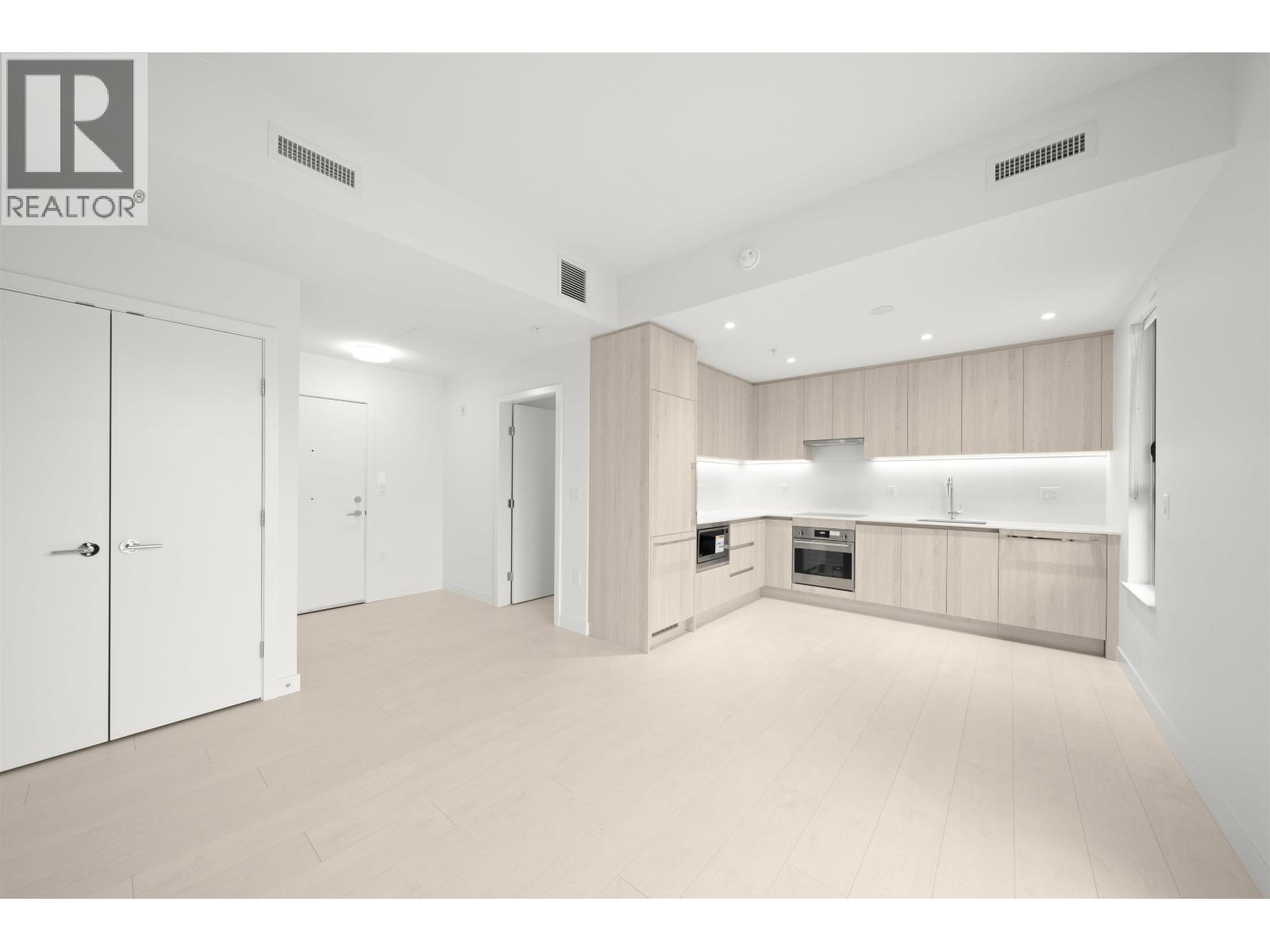 605 4928 Quebec Street Property Photo 11