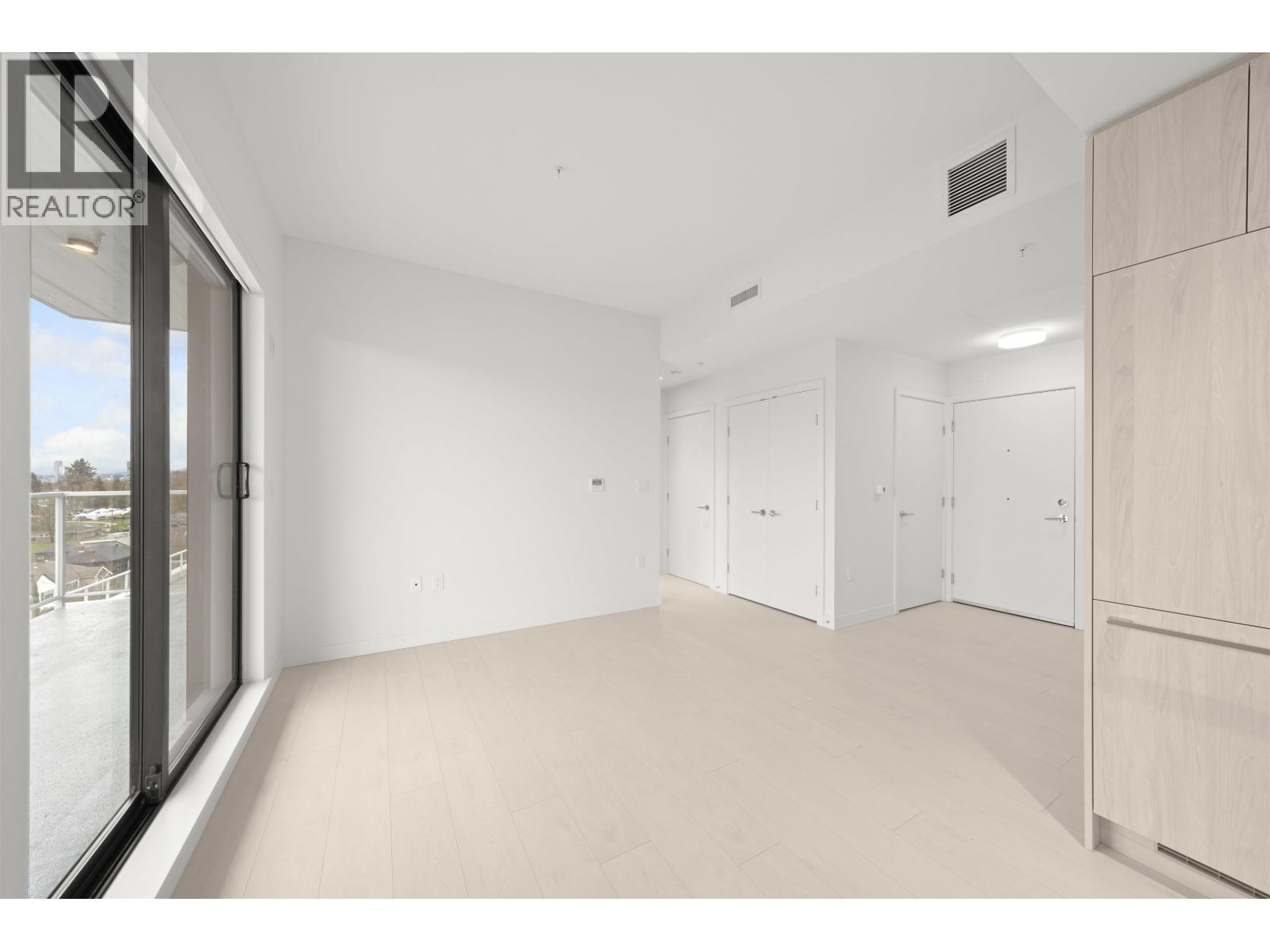 605 4928 Quebec Street Property Photo 13