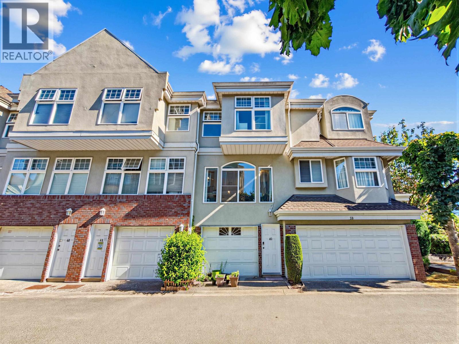 40 5840 Dover Crescent Property Photo 1