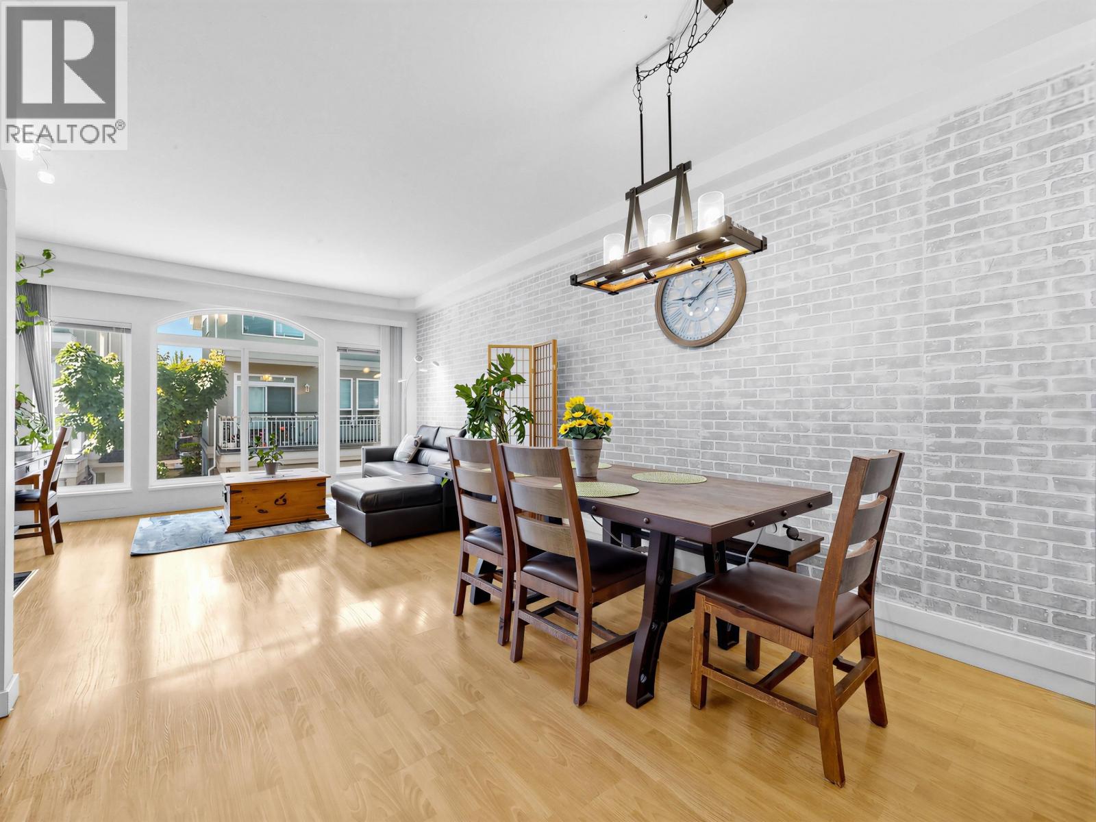 40 5840 Dover Crescent Property Photo 5