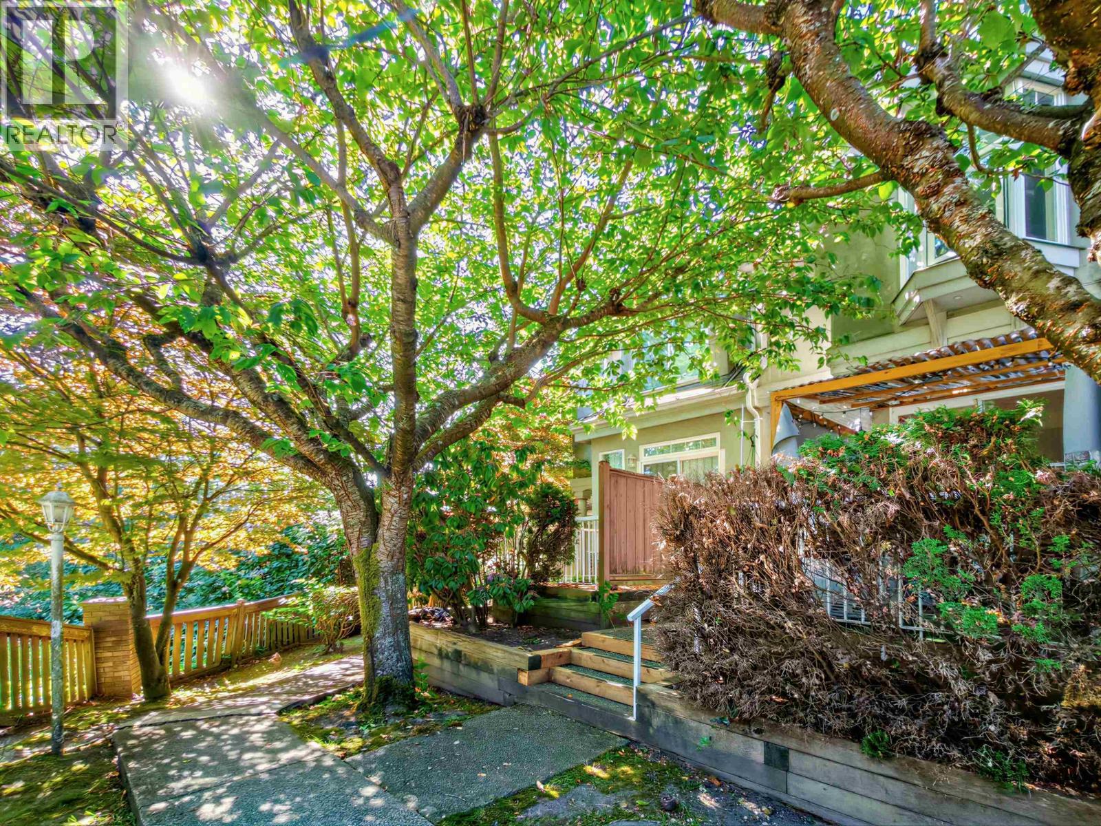 40 5840 Dover Crescent Property Photo 17