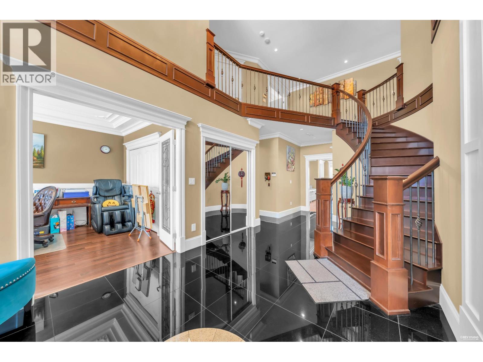 717 Shaw Avenue Property Photo 3