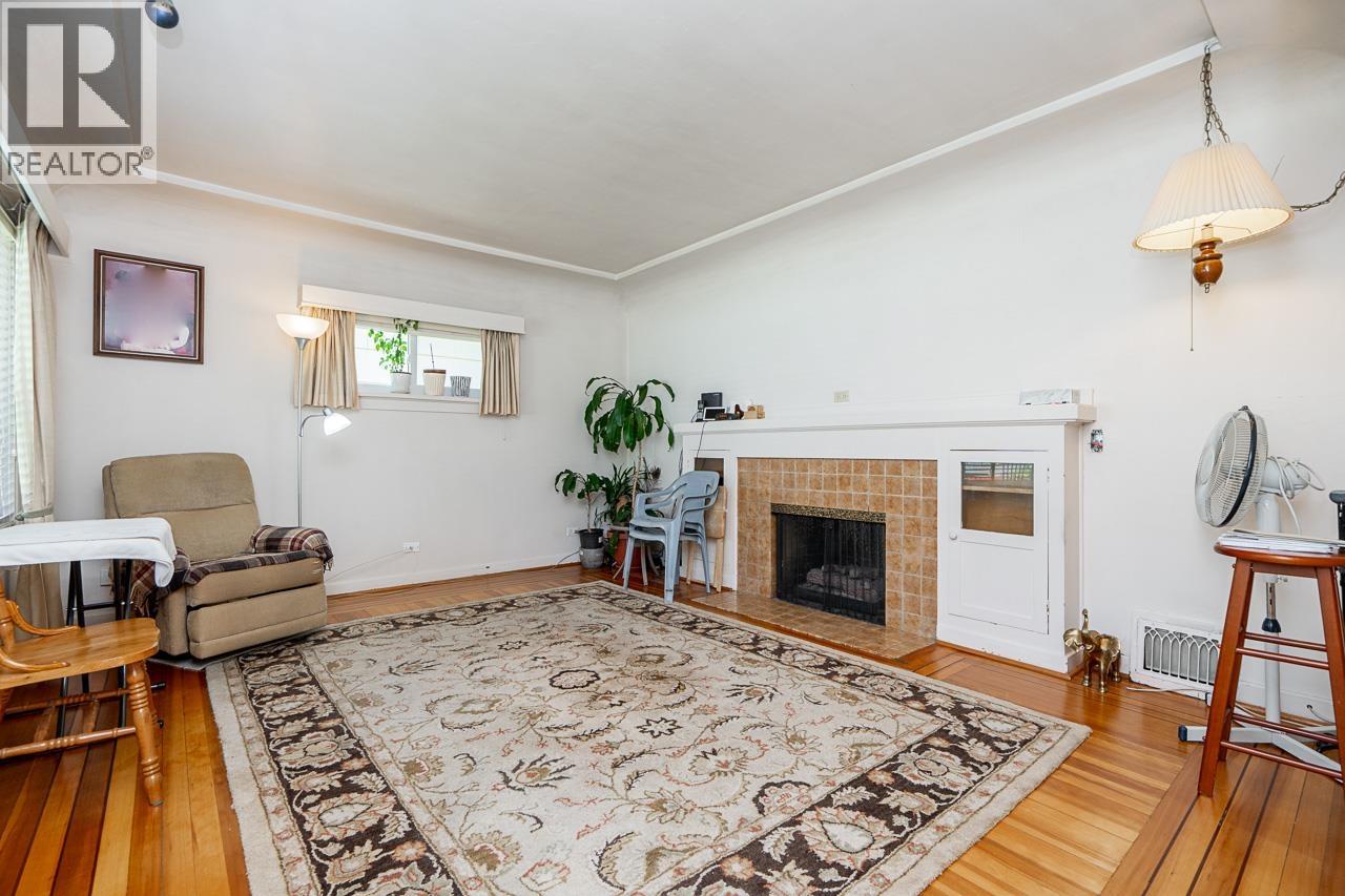 916 Thirteenth Street Property Photo 4