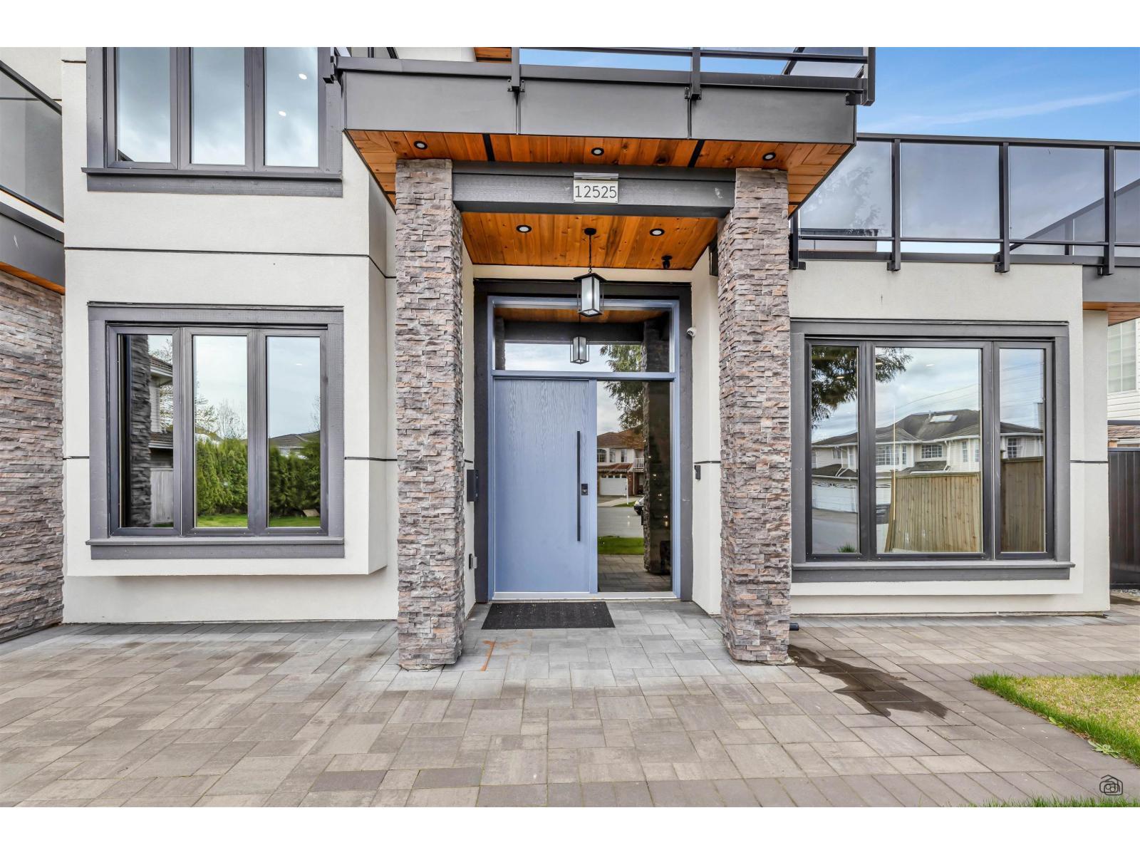12525 75a Avenue Property Photo 2