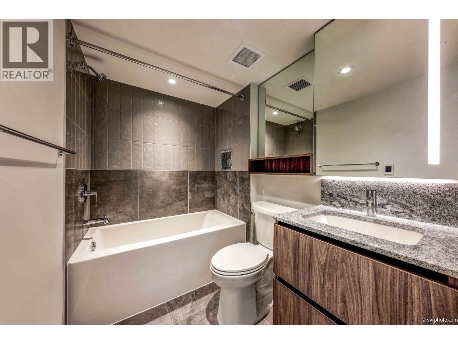 185 815 W 49th Avenue Property Photo 12
