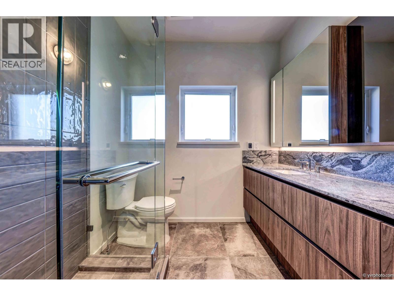 185 815 W 49th Avenue Property Photo 19