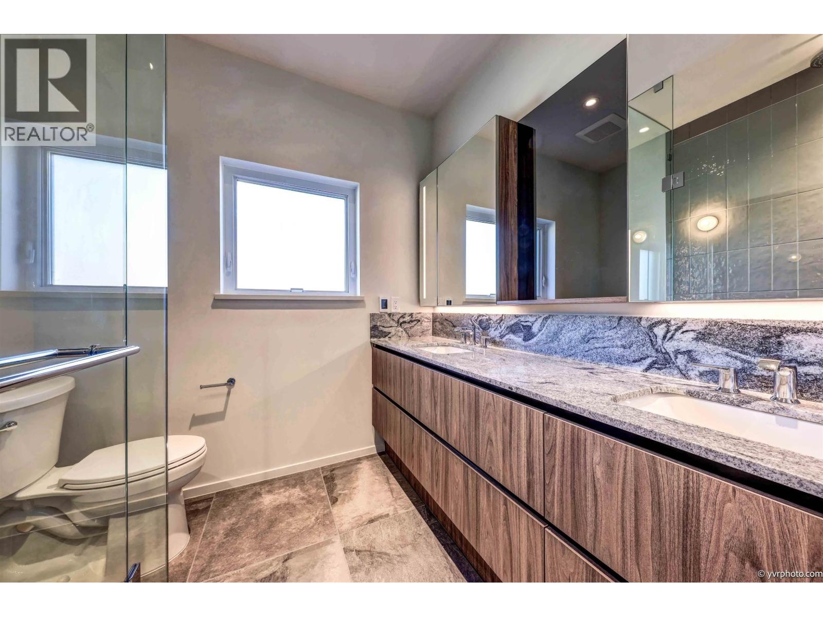 185 815 W 49th Avenue Property Photo 21