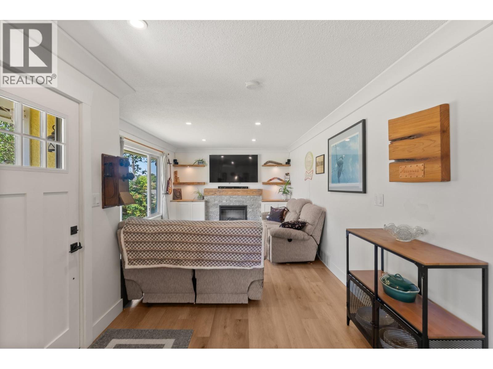 4576 61 Street Property Photo 5