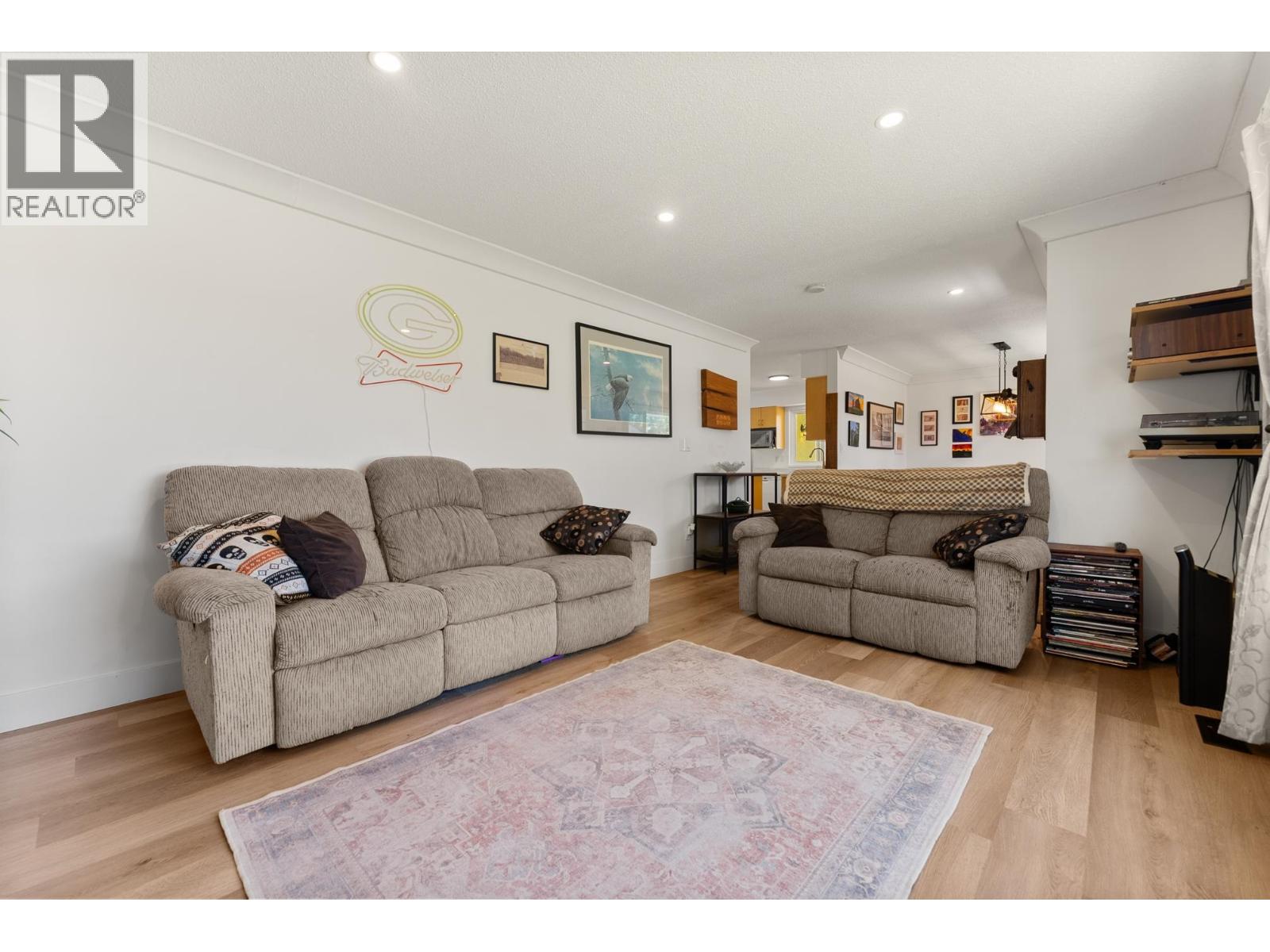 4576 61 Street Property Photo 11