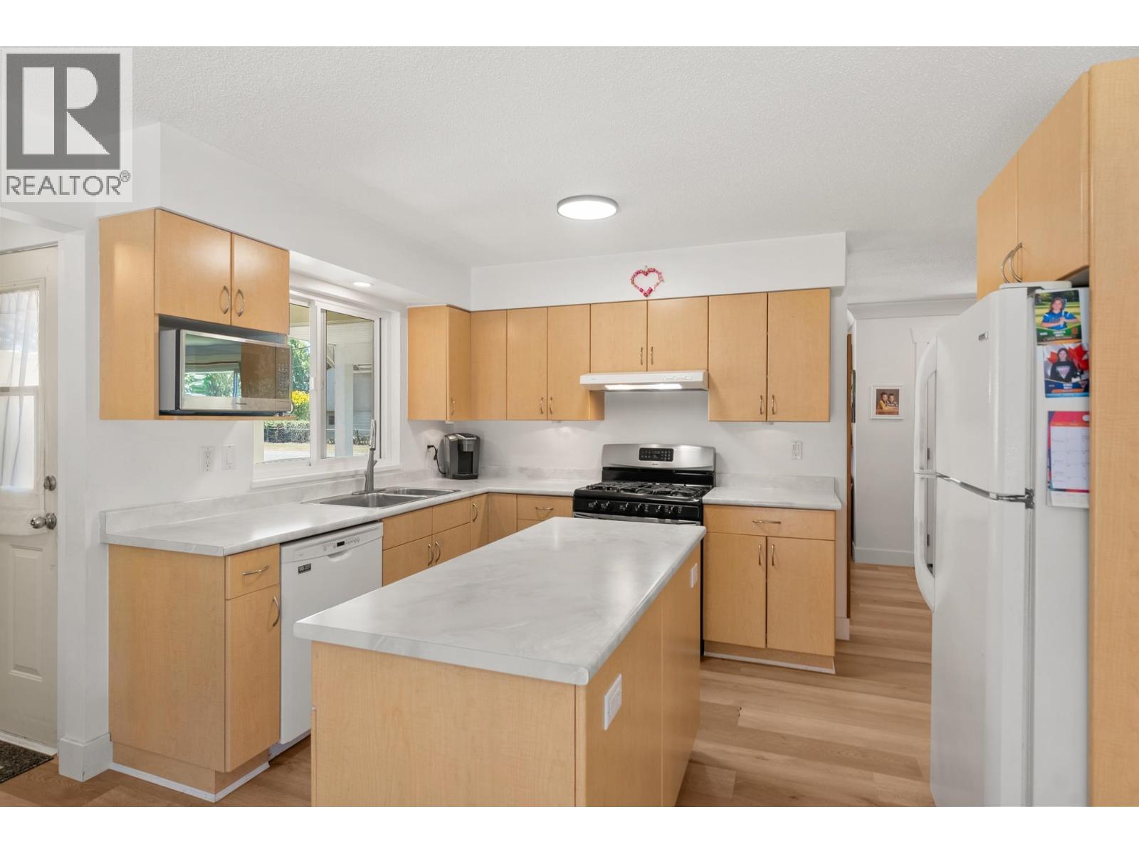 4576 61 Street Property Photo 17