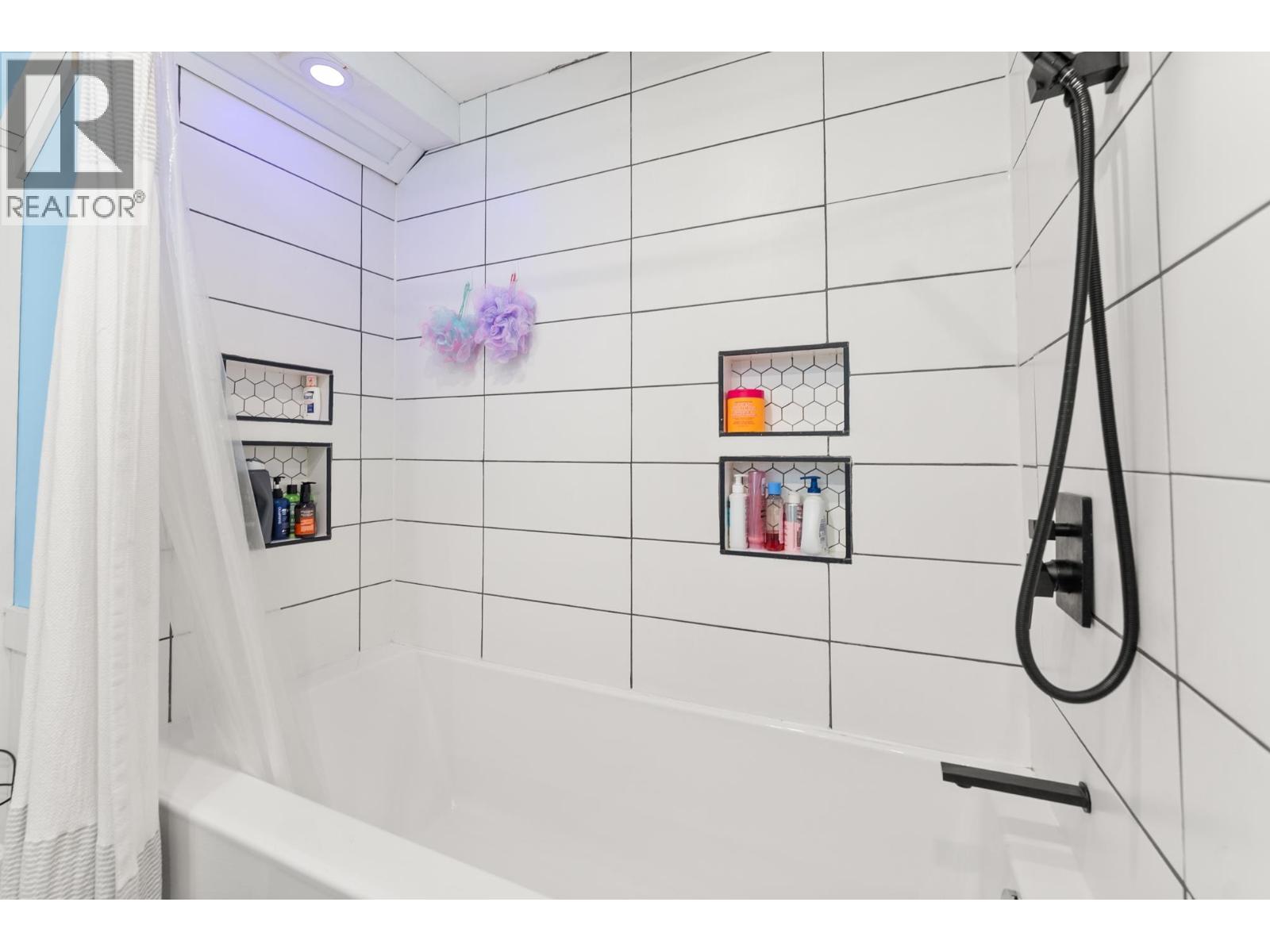 4576 61 Street Property Photo 31