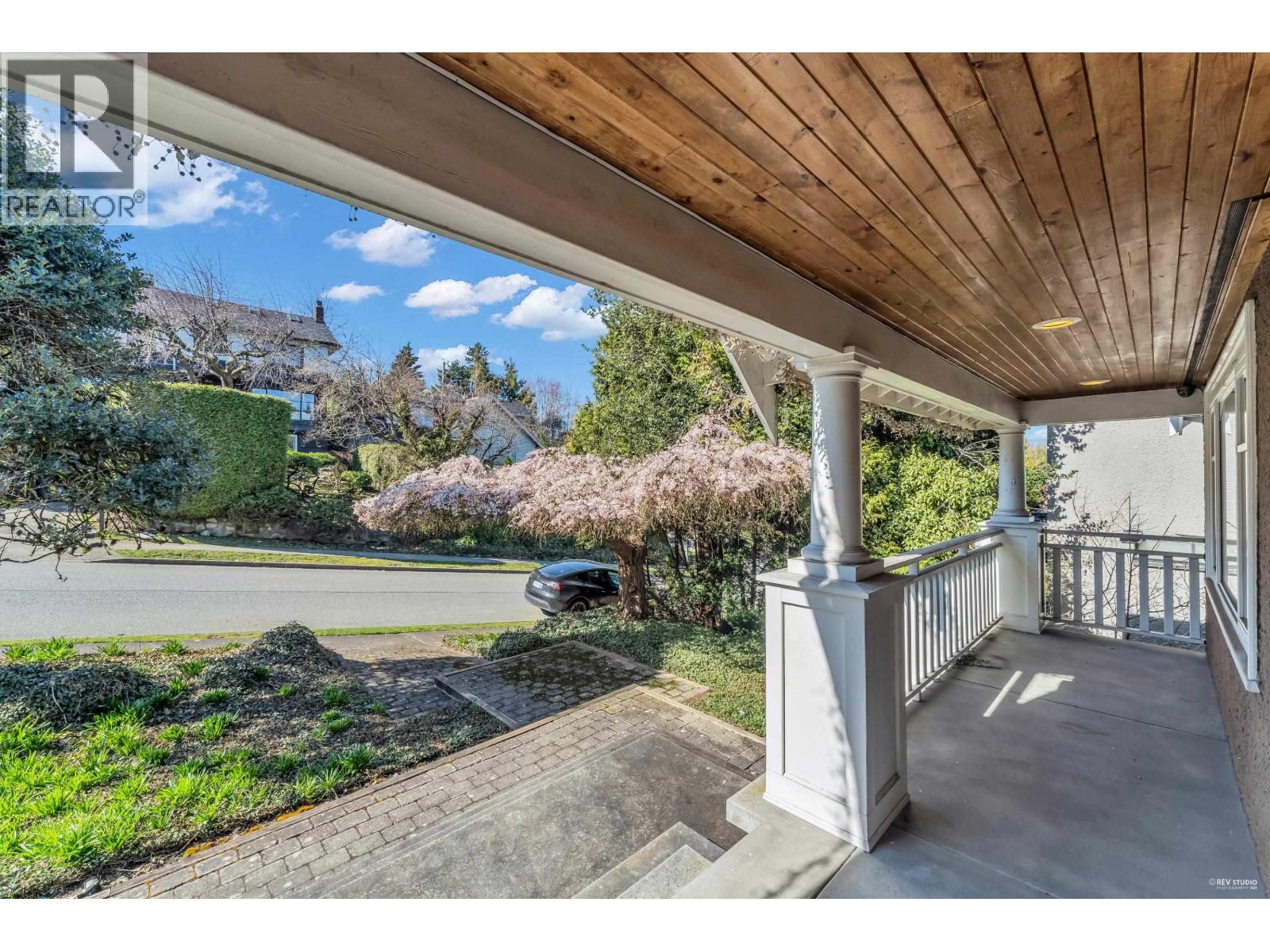 4389 Locarno Crescent Property Photo 3