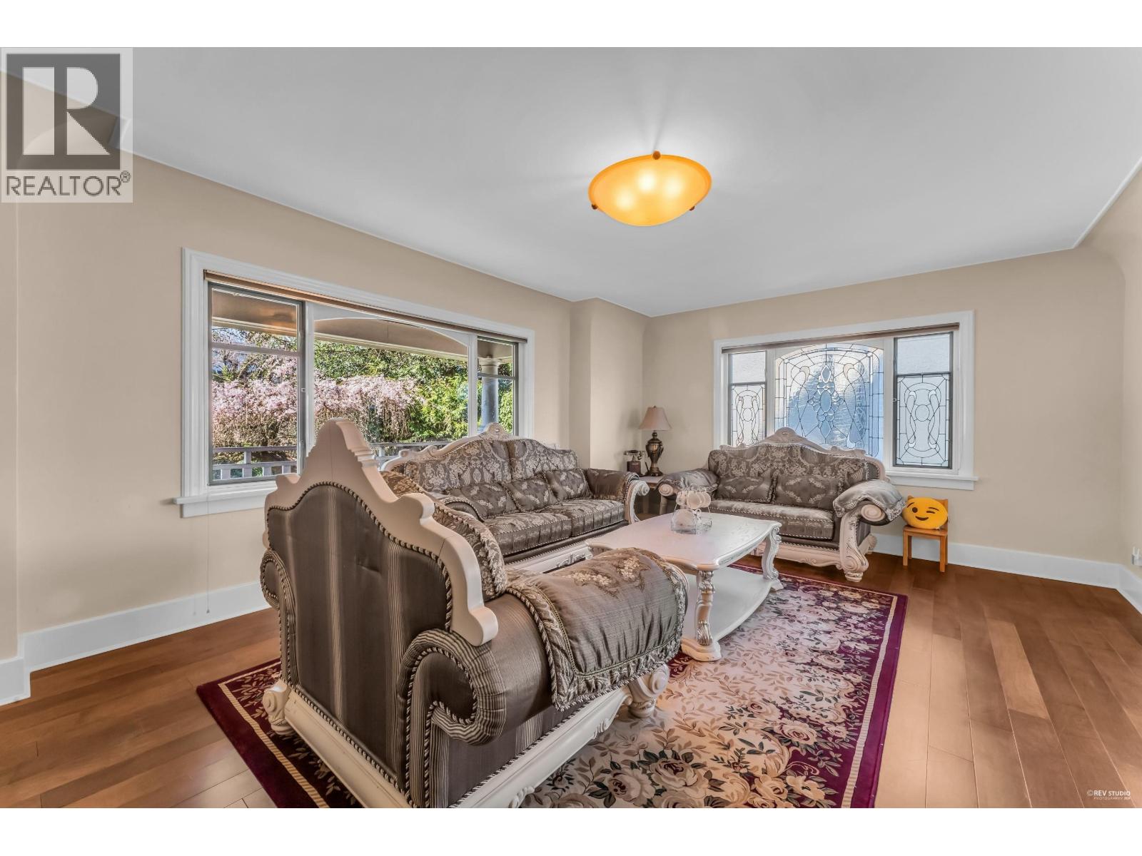 4389 Locarno Crescent Property Photo 6