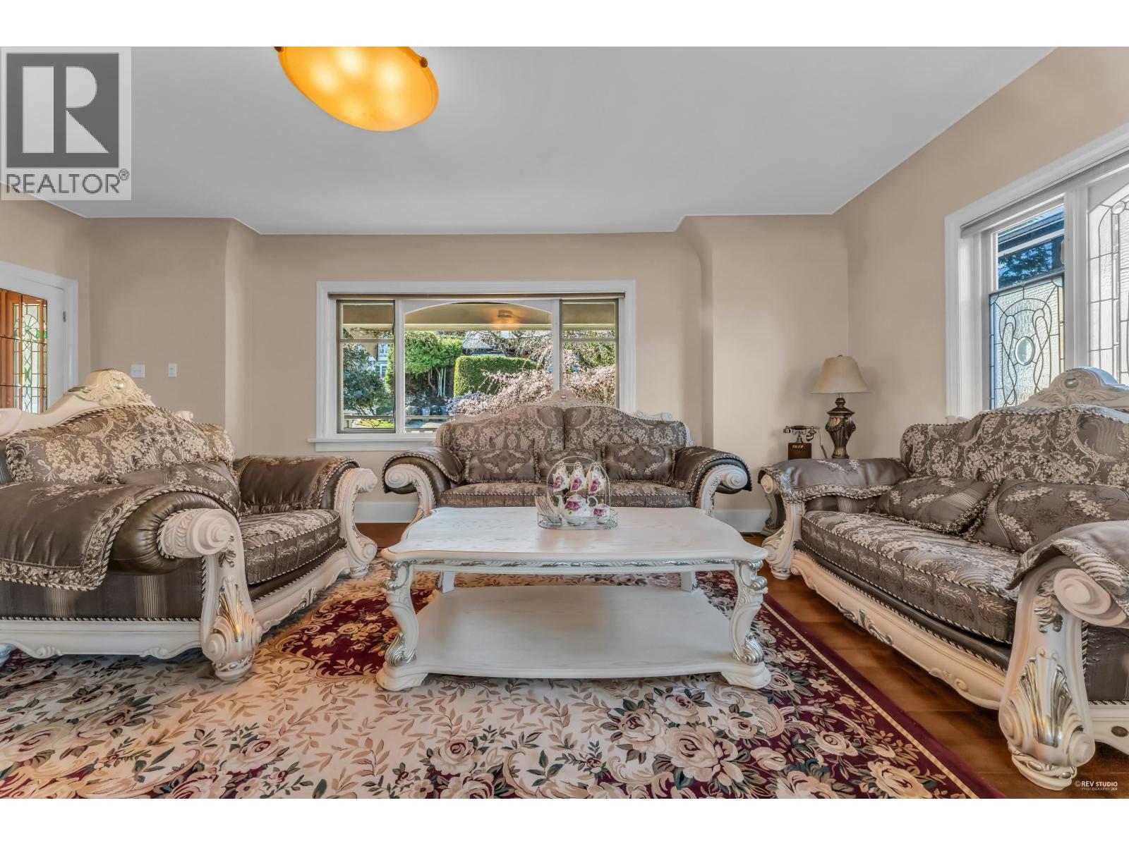 4389 Locarno Crescent Property Photo 7