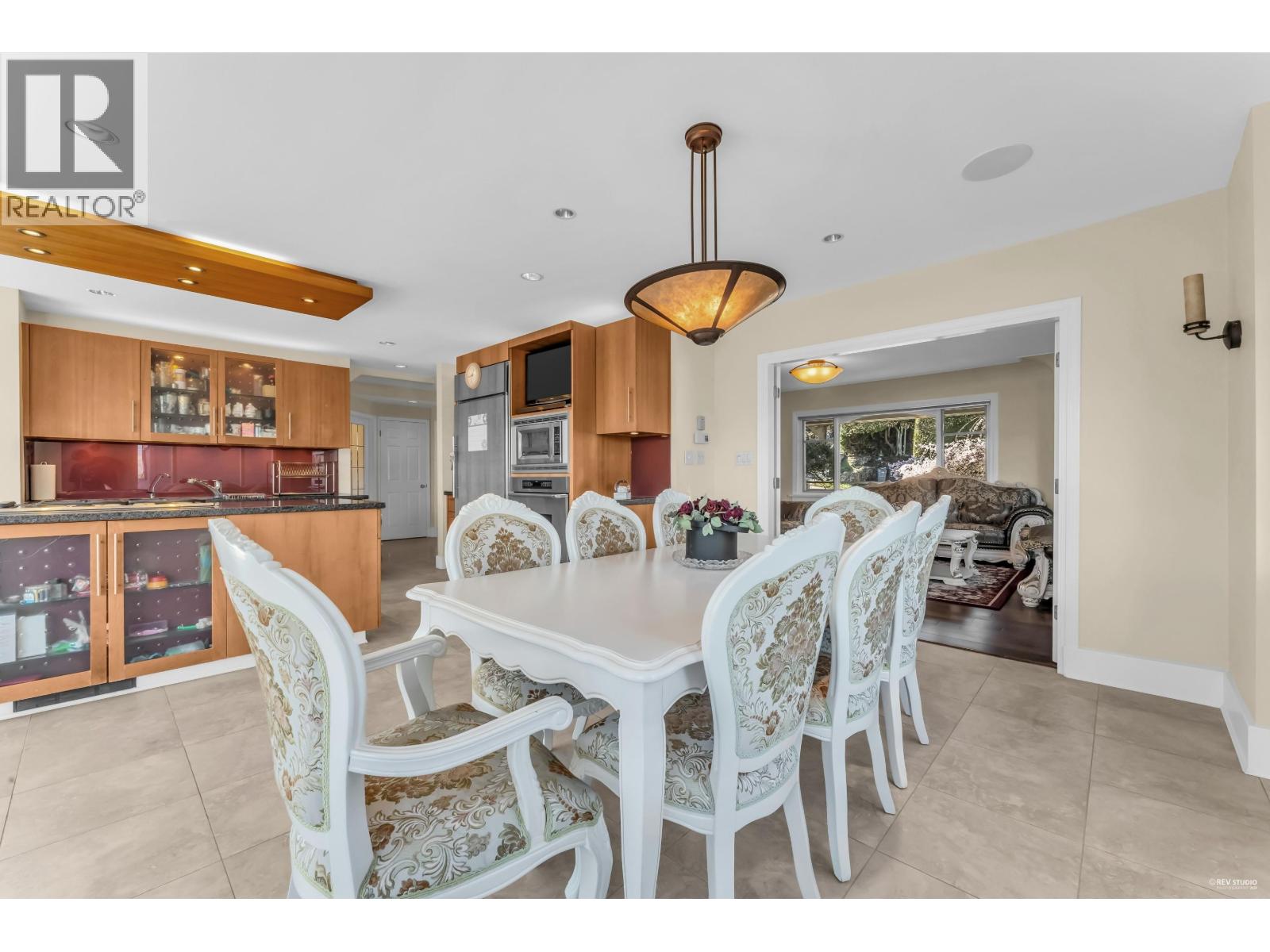 4389 Locarno Crescent Property Photo 10
