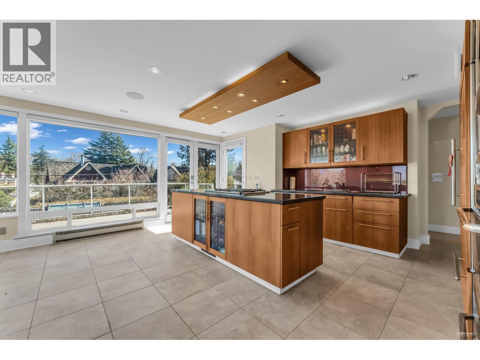 4389 Locarno Crescent Property Photo 11