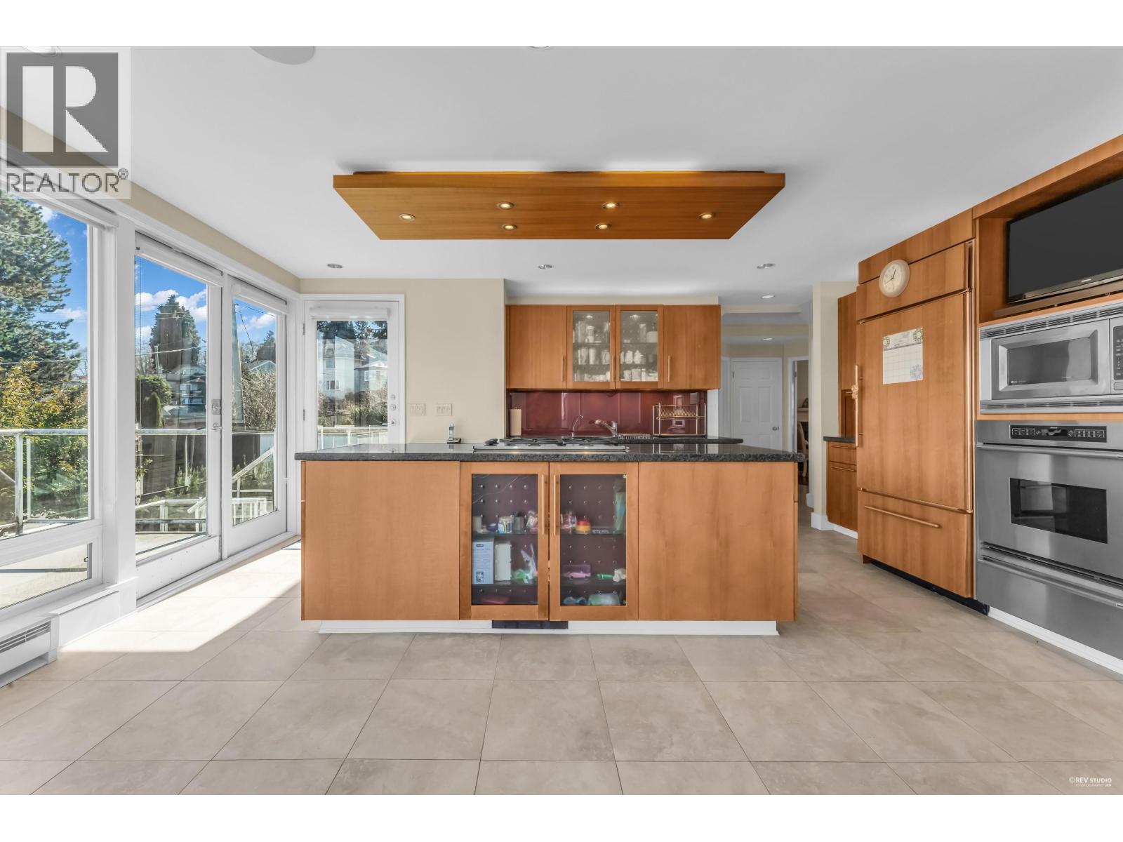 4389 Locarno Crescent Property Photo 12