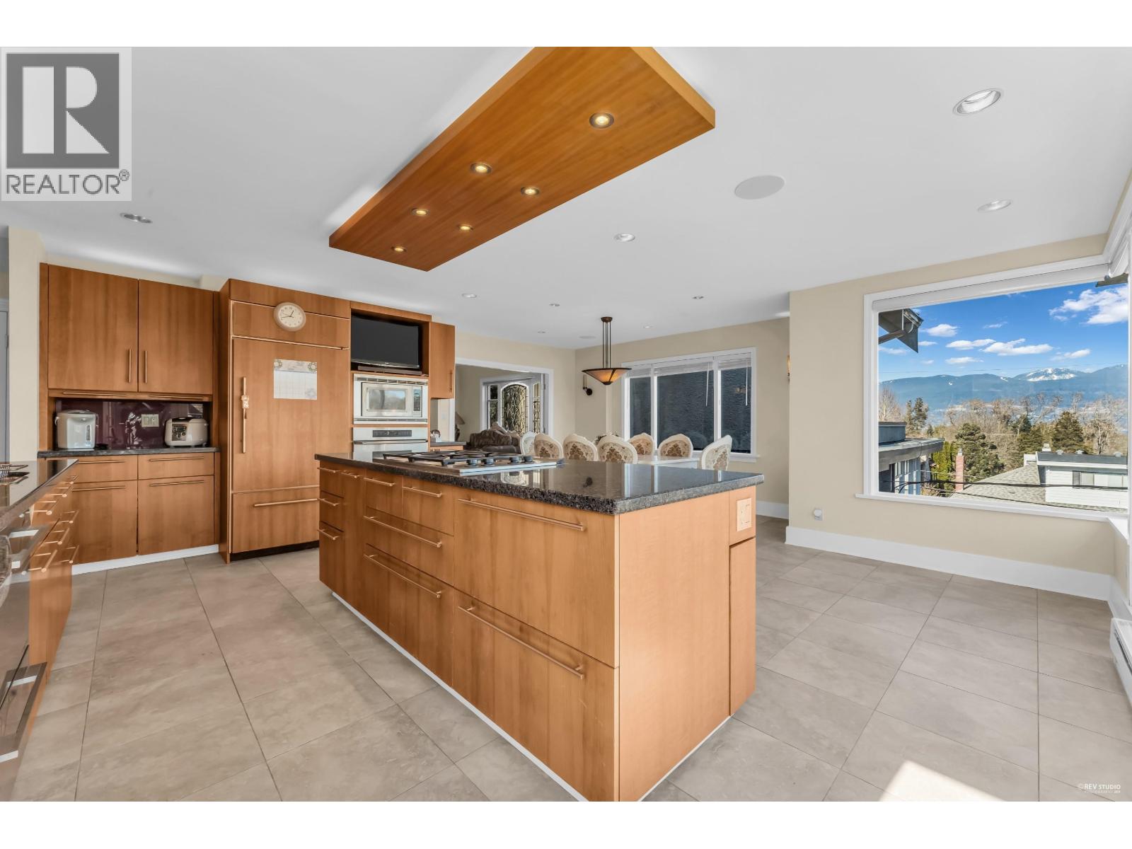 4389 Locarno Crescent Property Photo 13