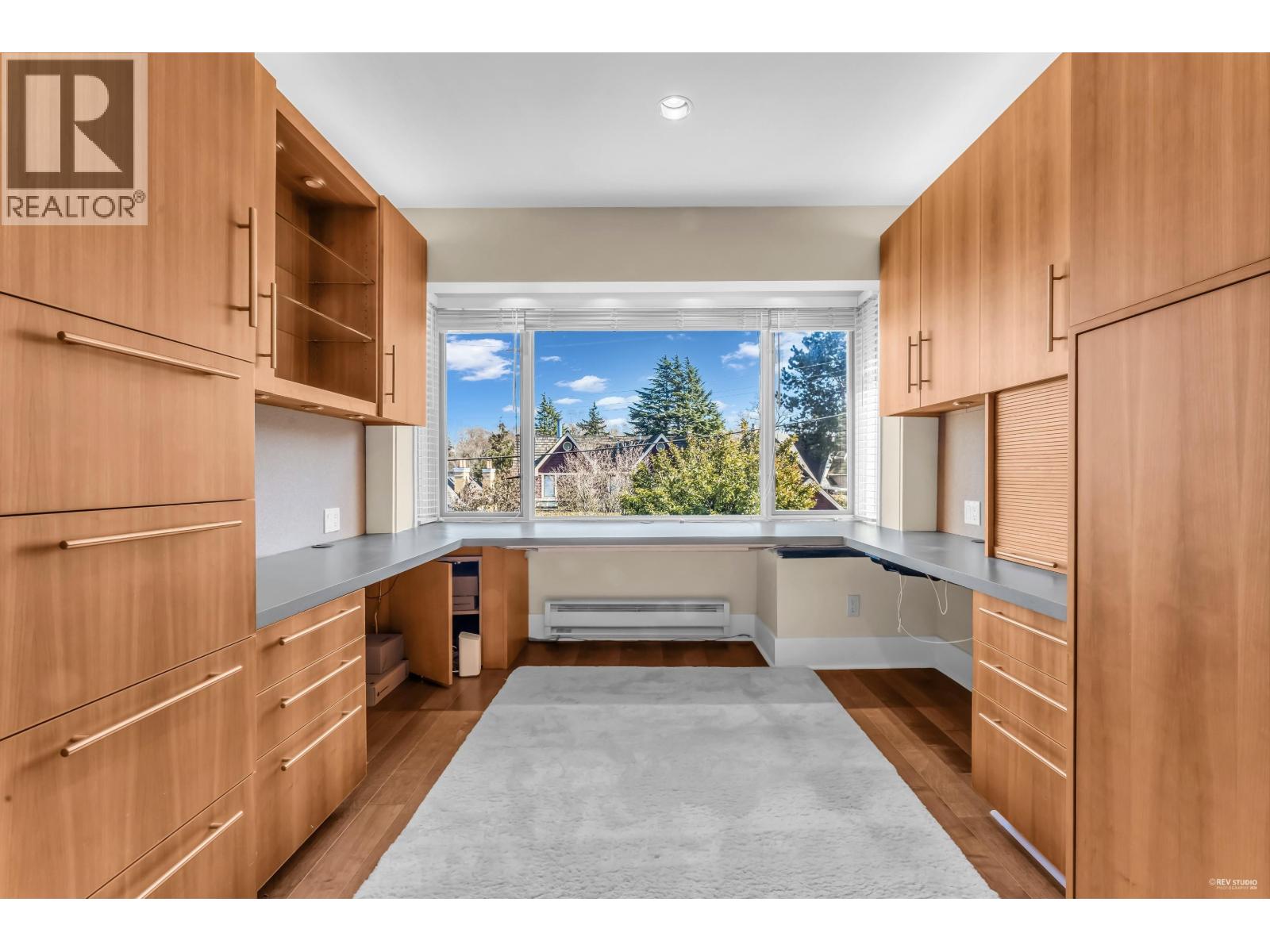 4389 Locarno Crescent Property Photo 17