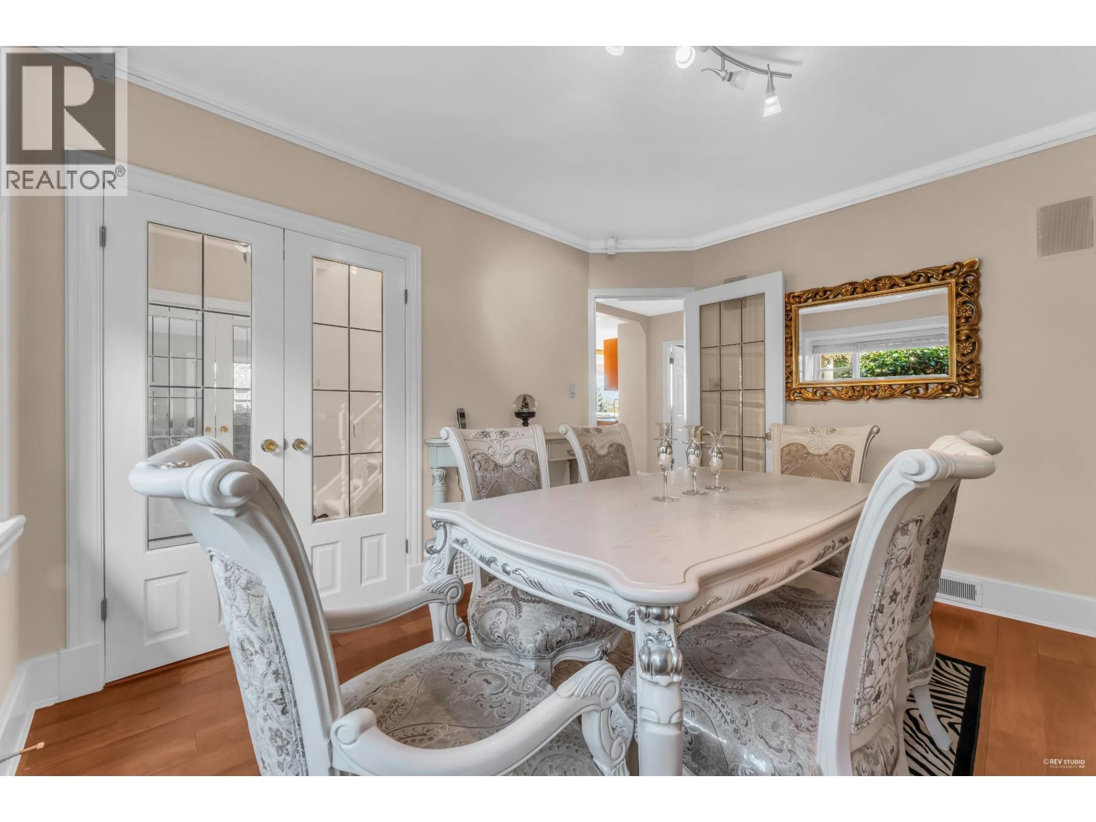 4389 Locarno Crescent Property Photo 18