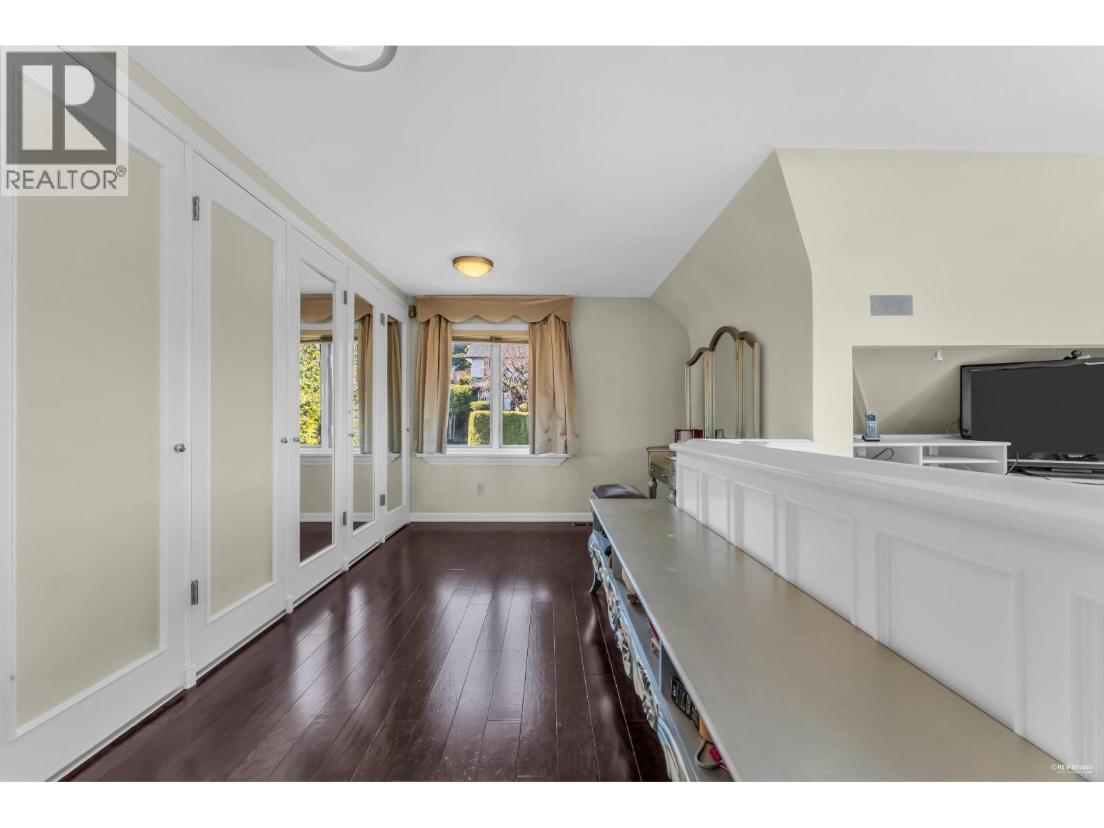 4389 Locarno Crescent Property Photo 24