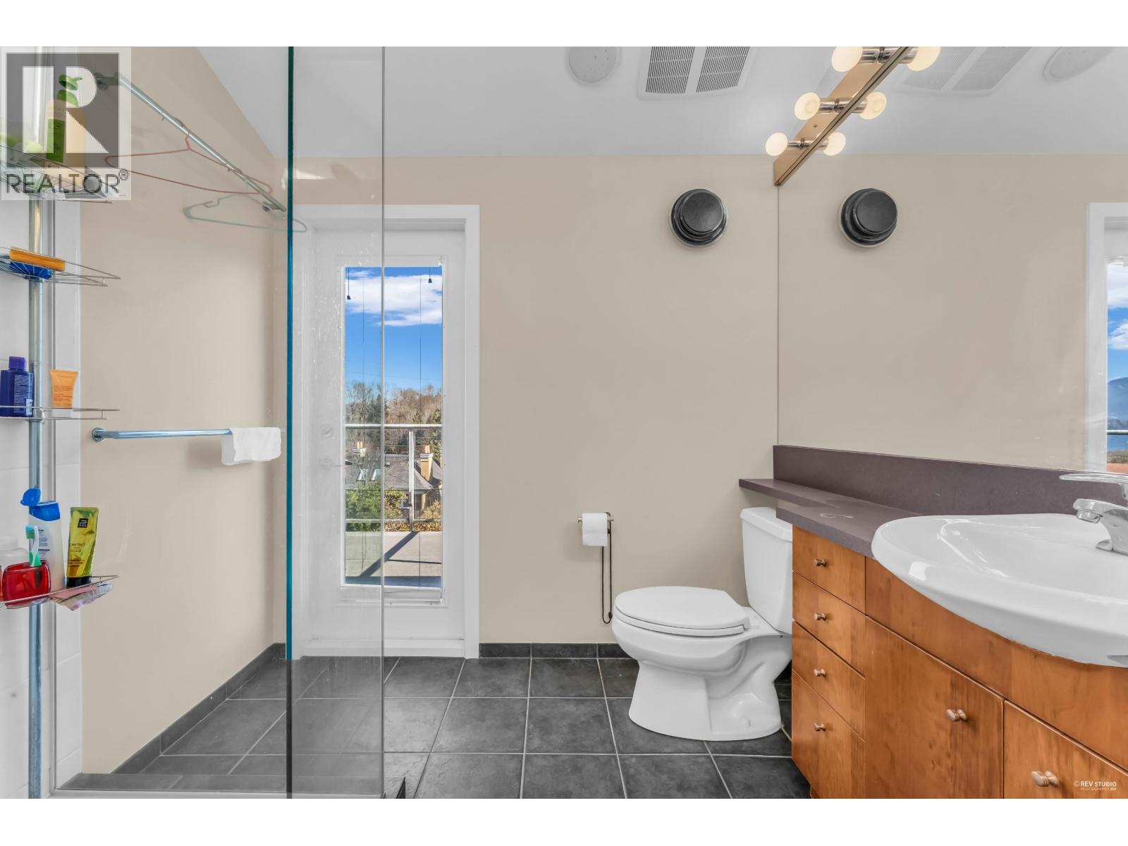 4389 Locarno Crescent Property Photo 26
