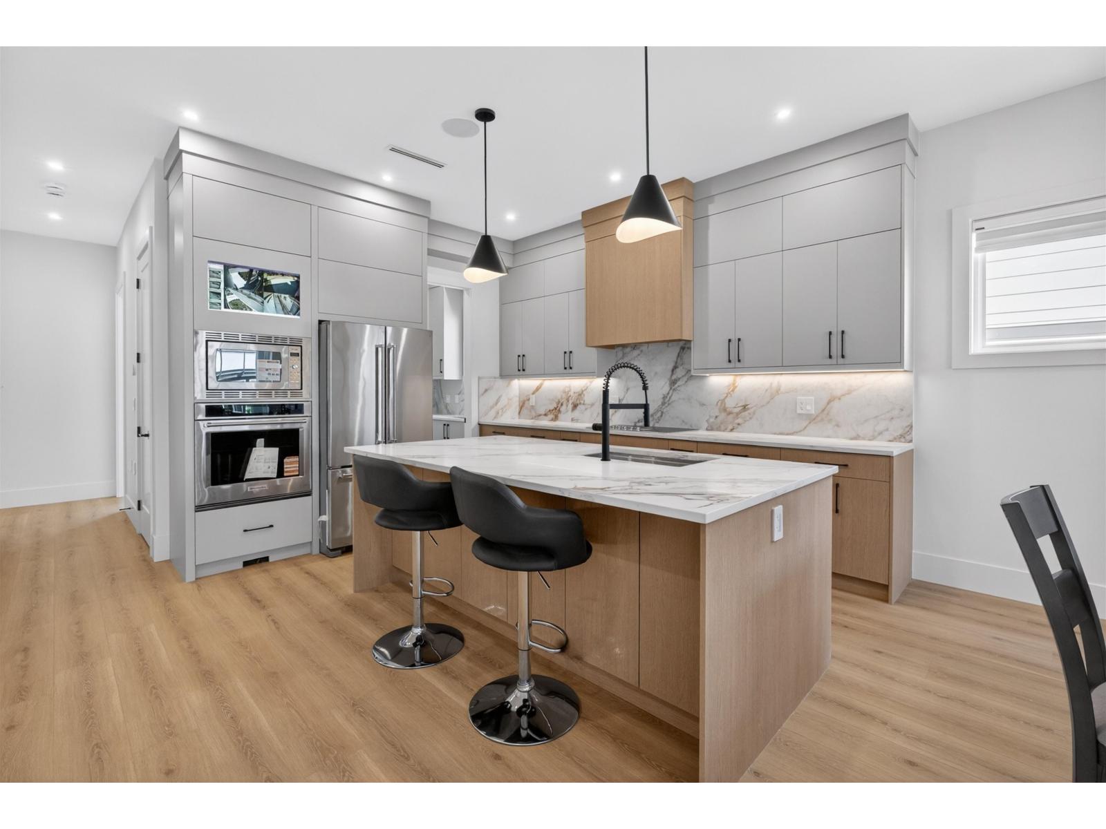 16511 20 Avenue Property Photo 16