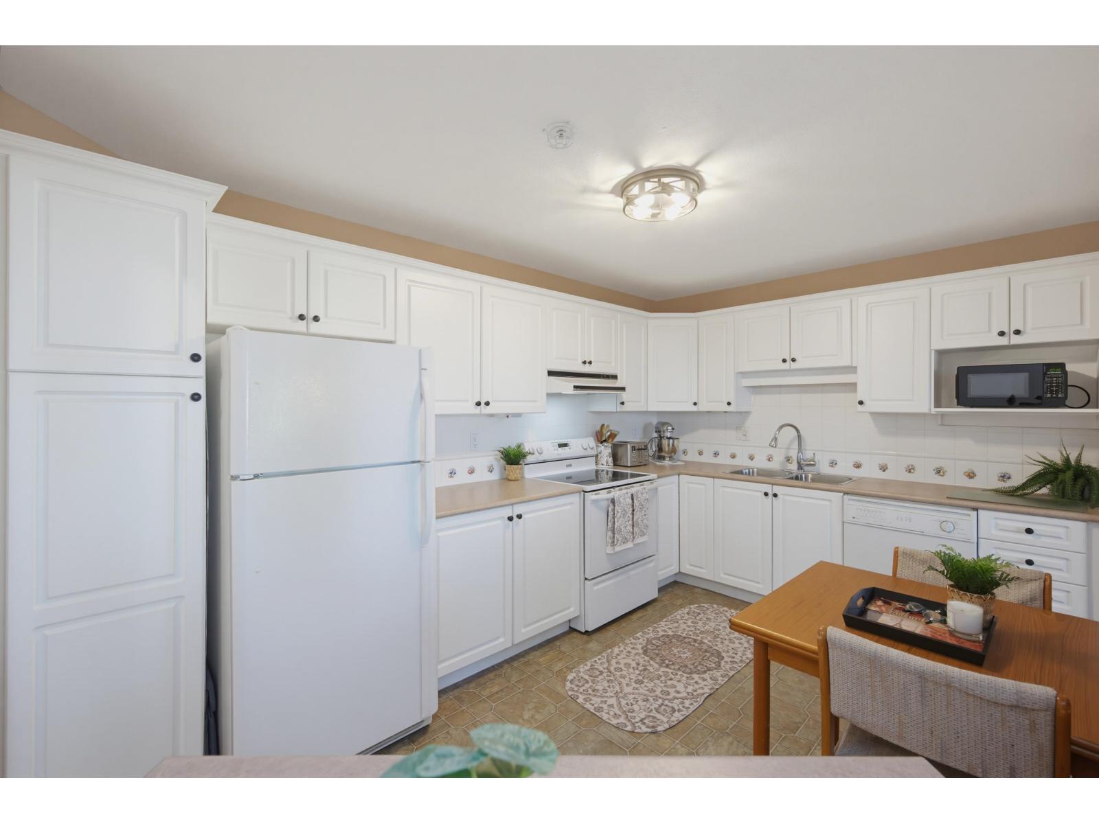 217 7151 121 Street Property Photo 13