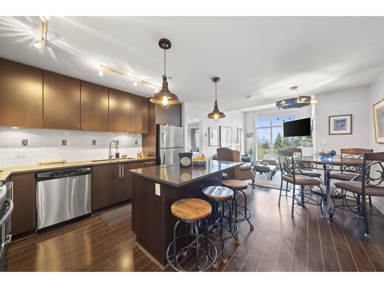 439 15850 26 Avenue Property Photo 1