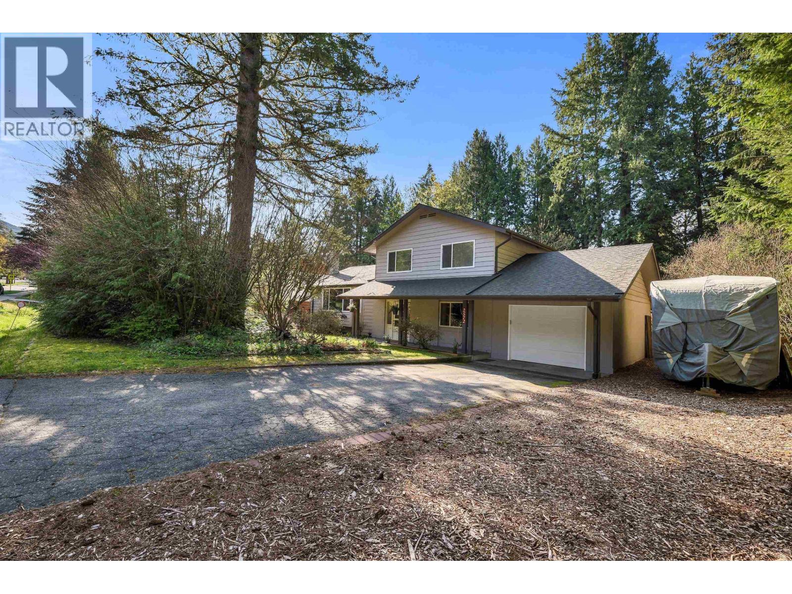 2572 The Boulevard Property Photo 3