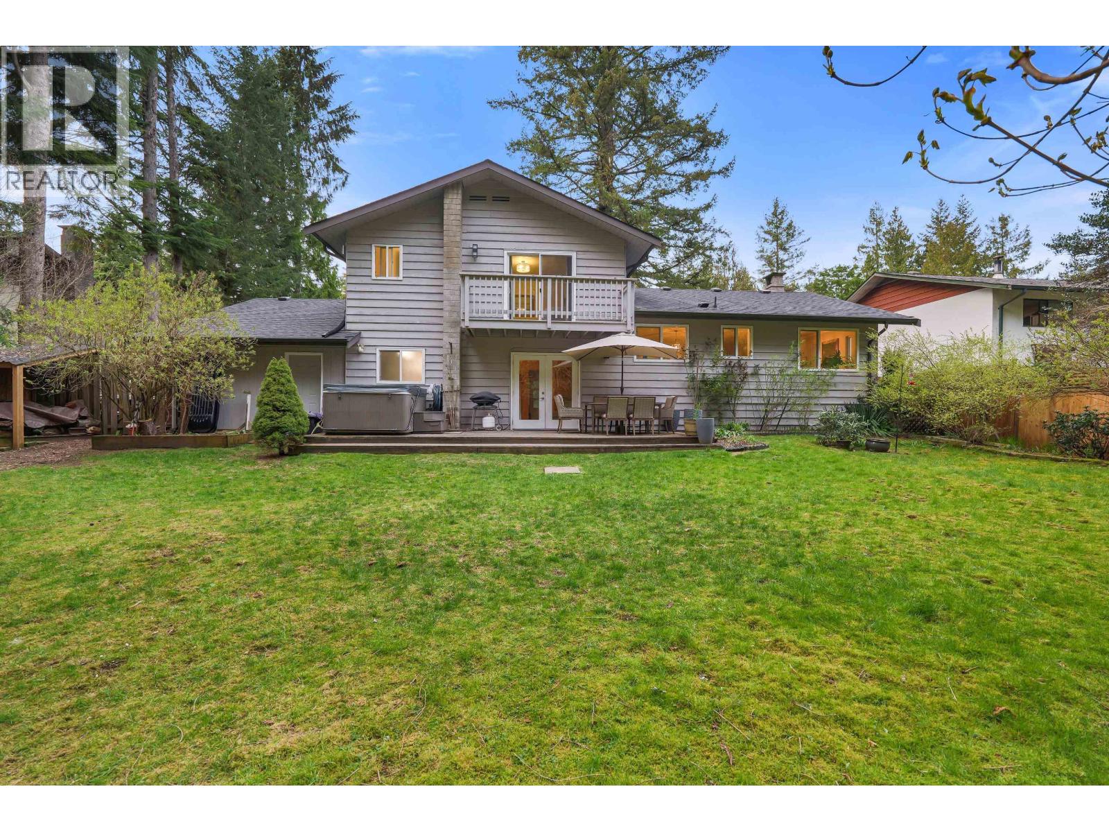 2572 The Boulevard Property Photo 6