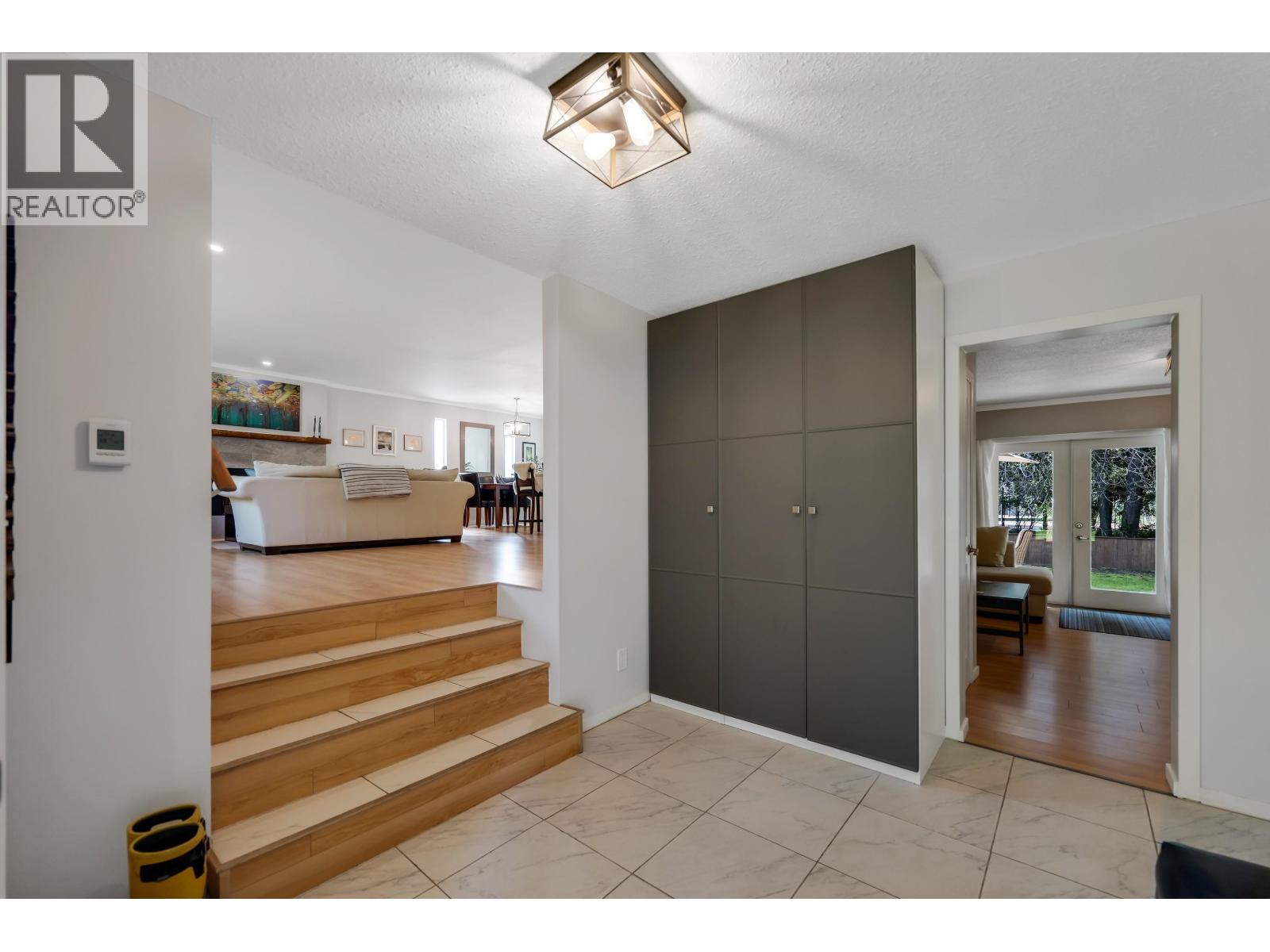 2572 The Boulevard Property Photo 7