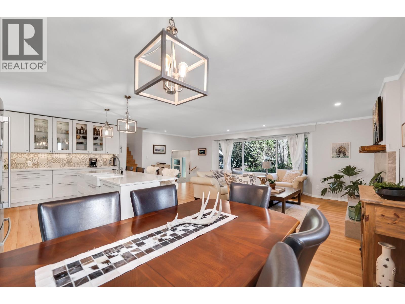 2572 The Boulevard Property Photo 10