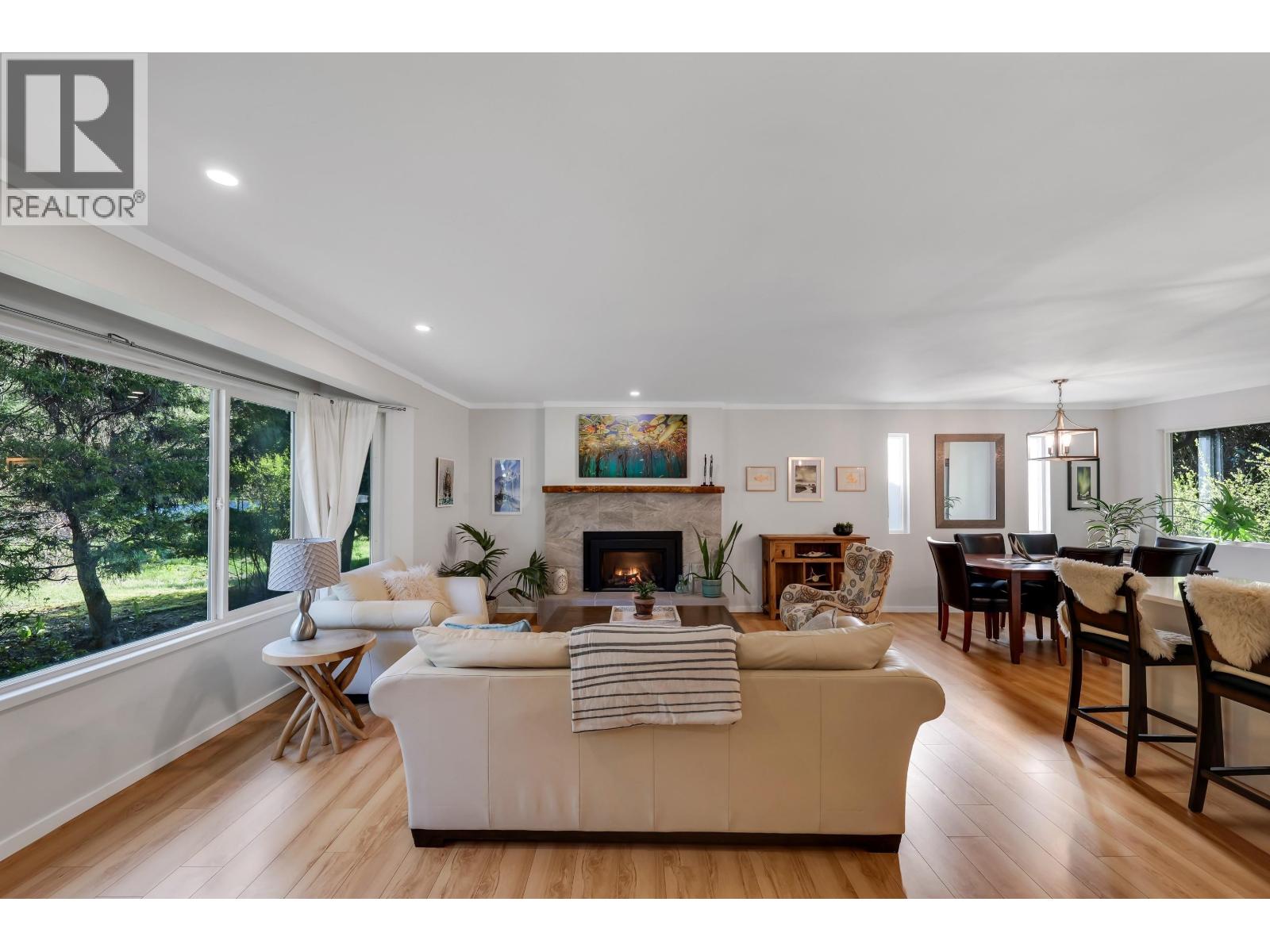 2572 The Boulevard Property Photo 11